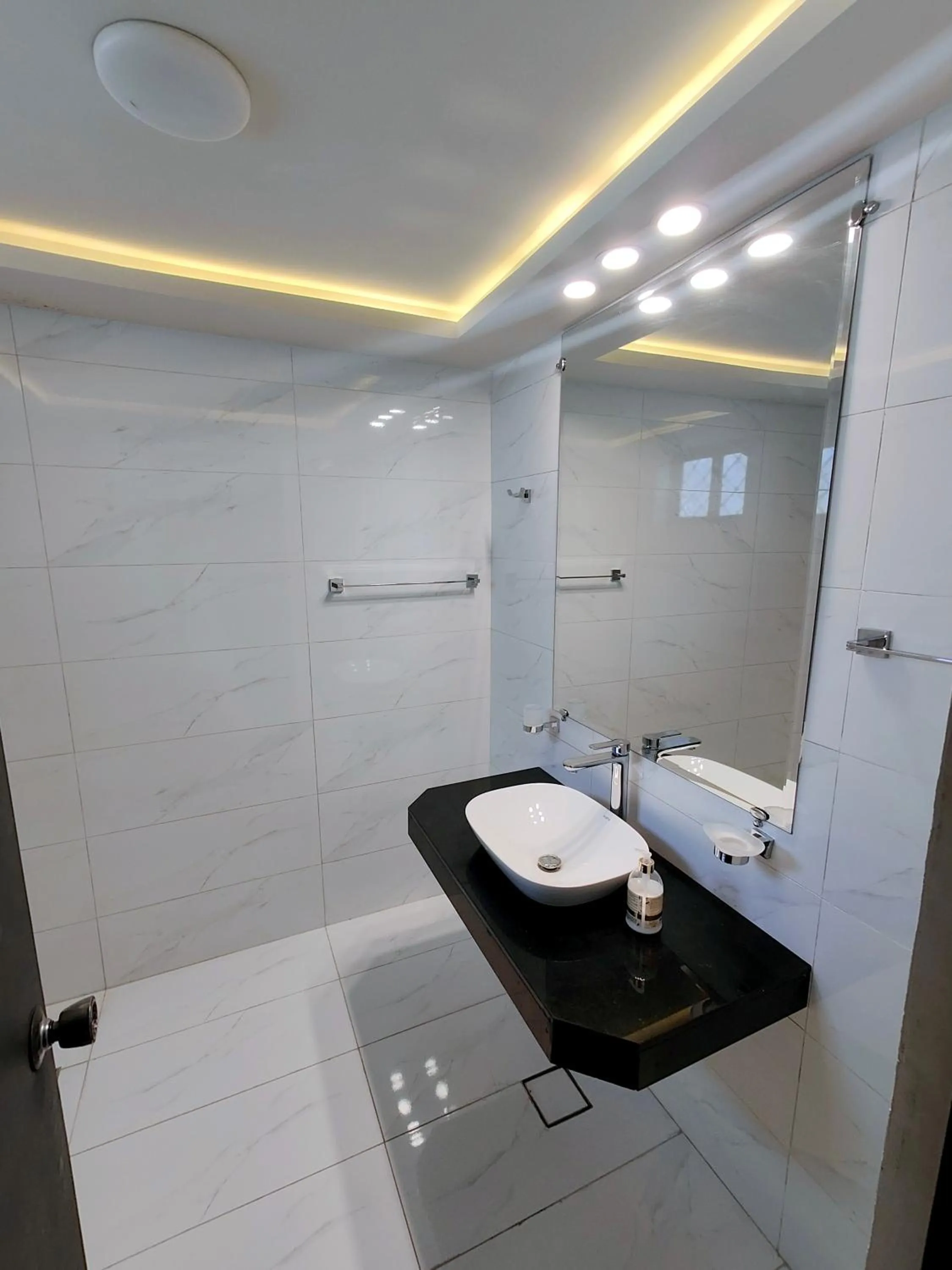 Toilet in Aleph Islamabad Guest House