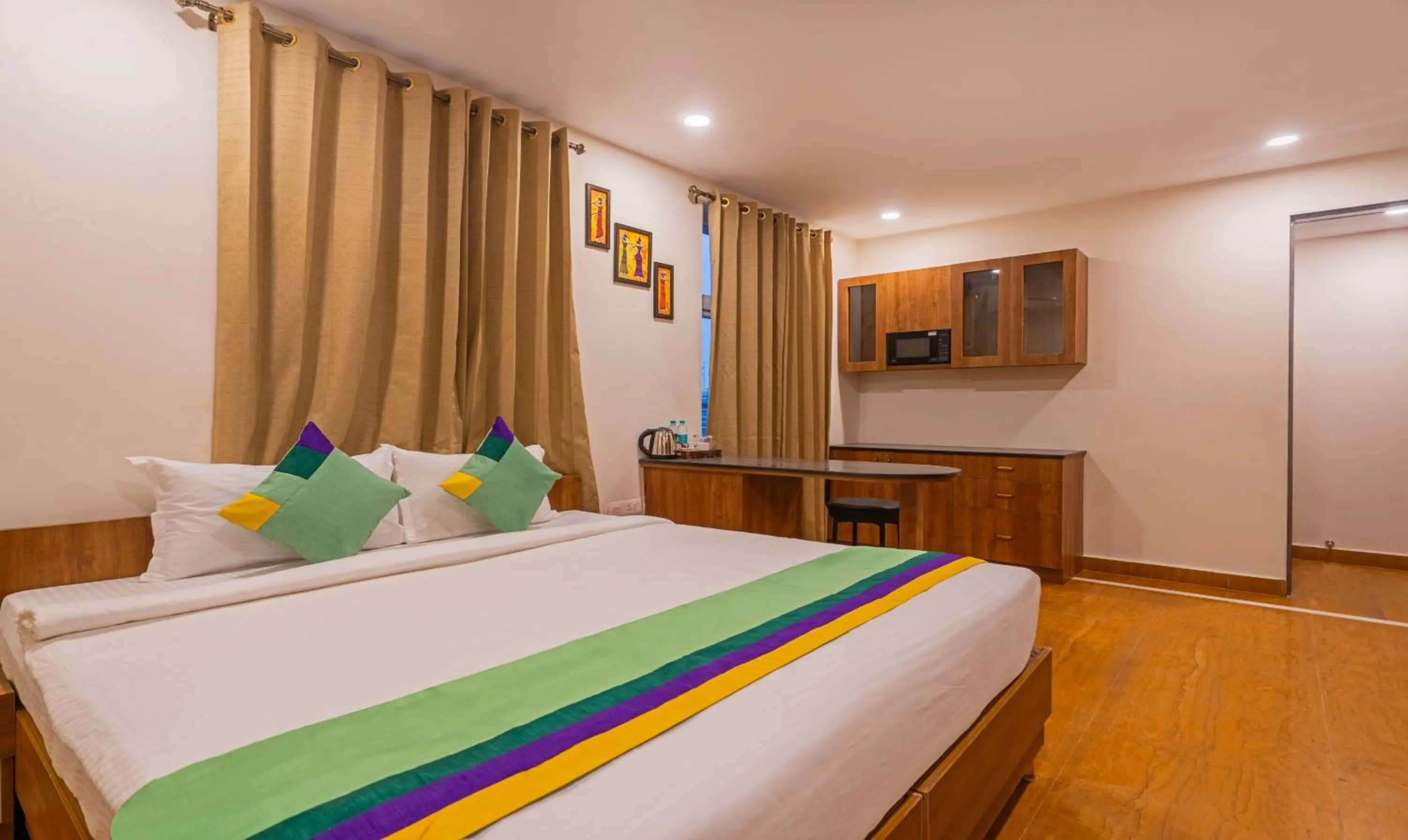 Bedroom, Bed in Treebo SY Inn, Gachibowli DLF