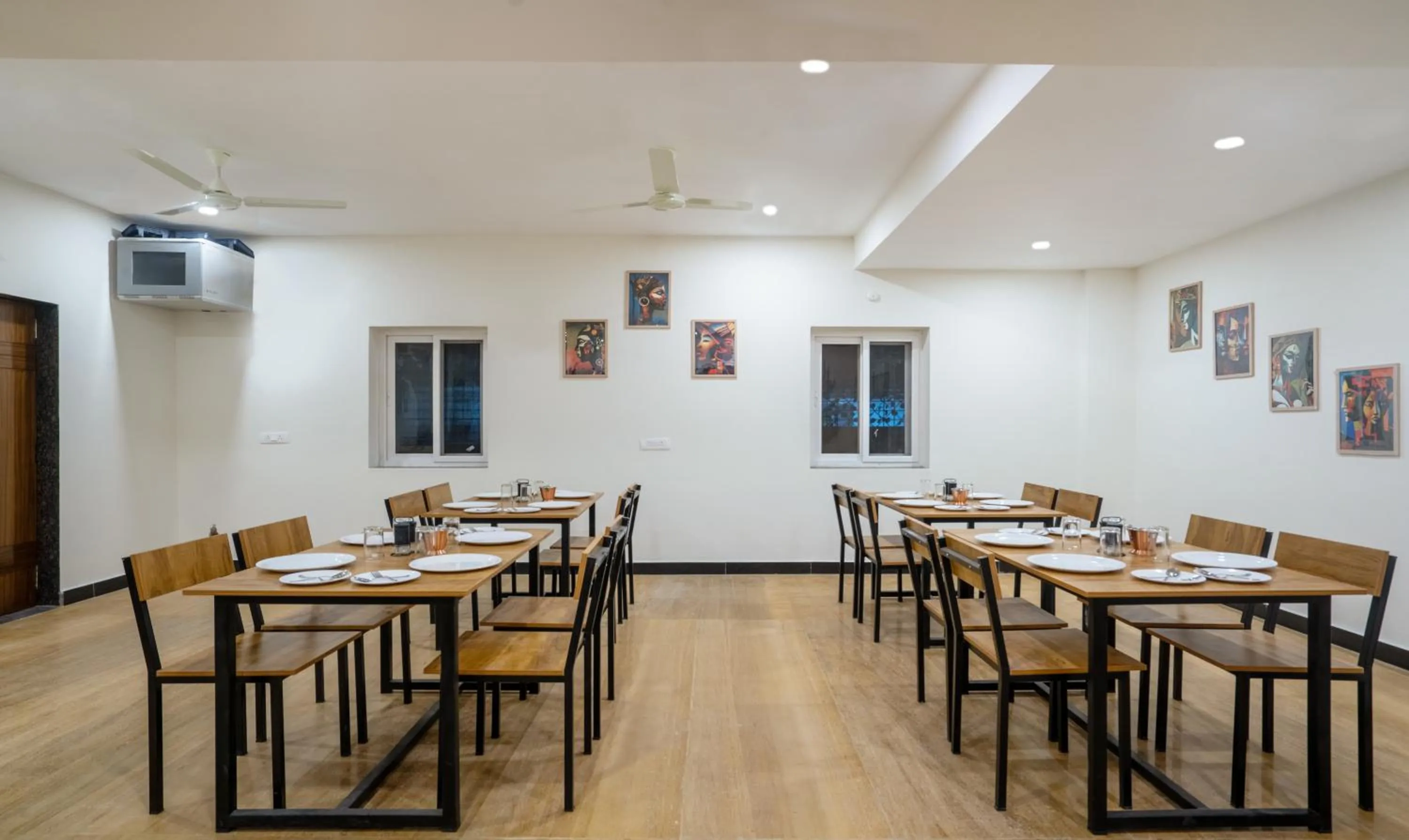 Dining area in Treebo SY Inn, Gachibowli DLF