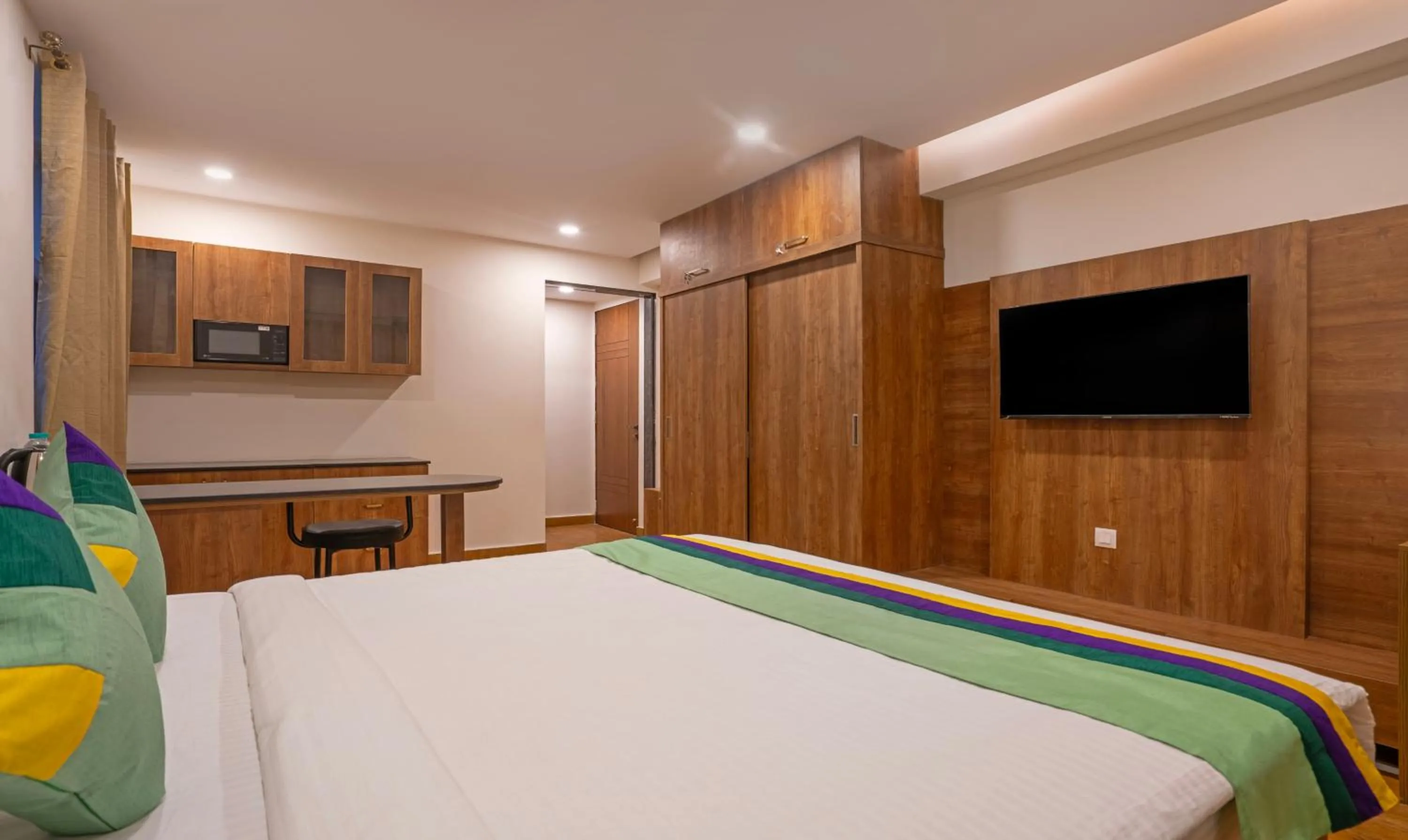Bedroom, Bed in Treebo SY Inn, Gachibowli DLF