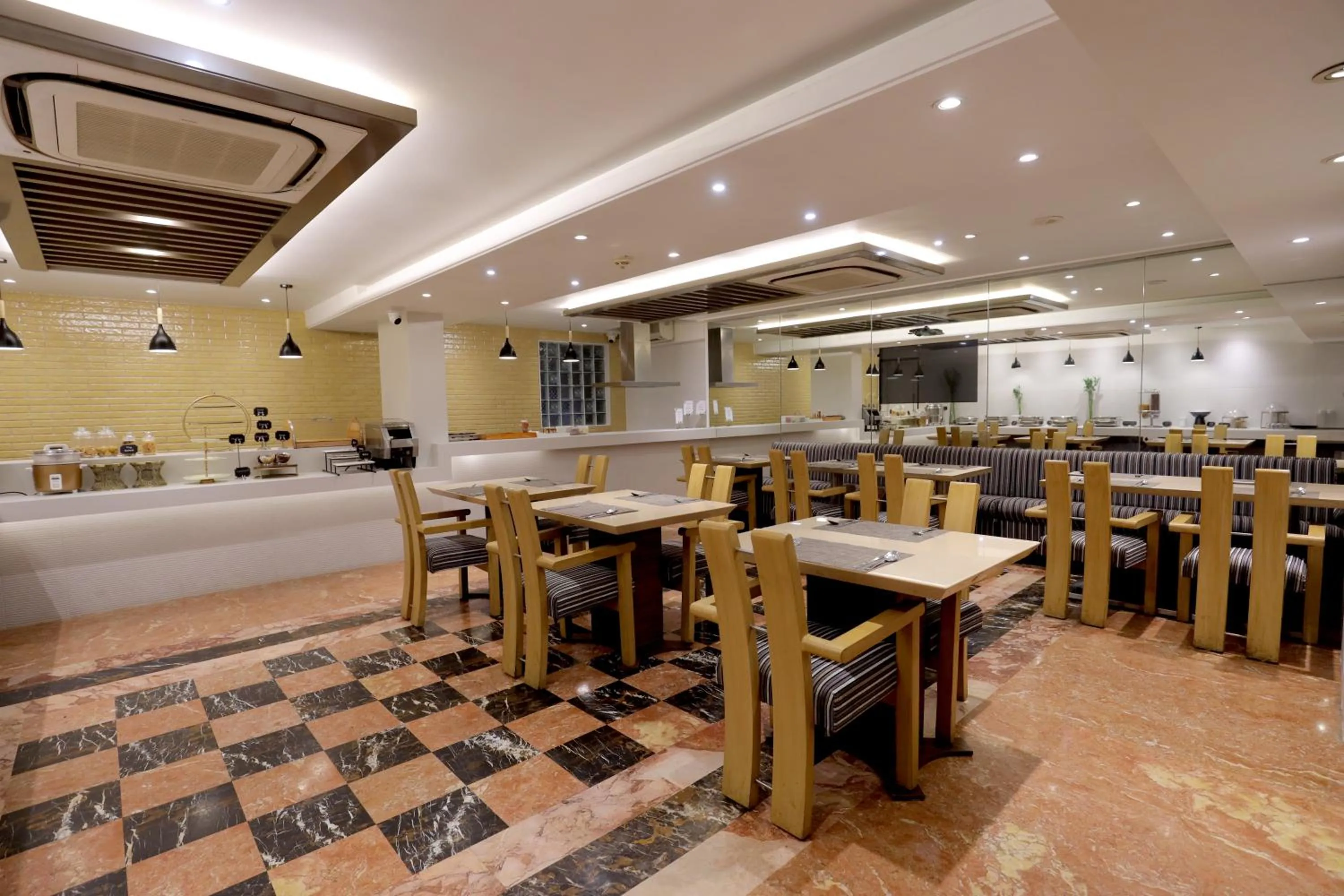 Breakfast in Bizz The Hotel