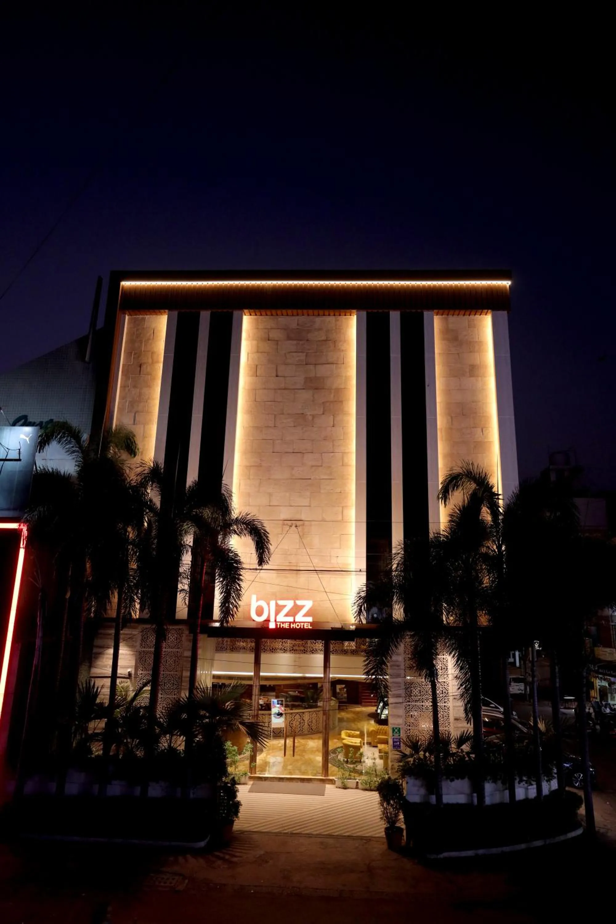 Facade/entrance in Bizz The Hotel