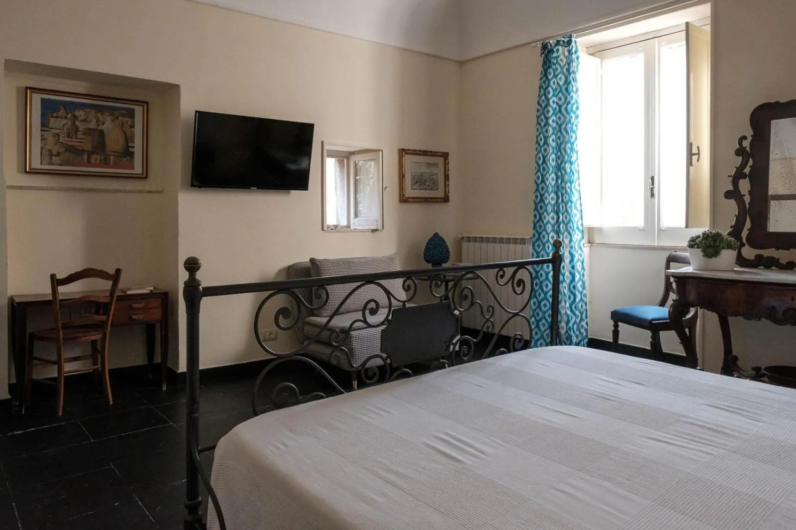 Triple Room with Private Bathroom in Casa Catalé