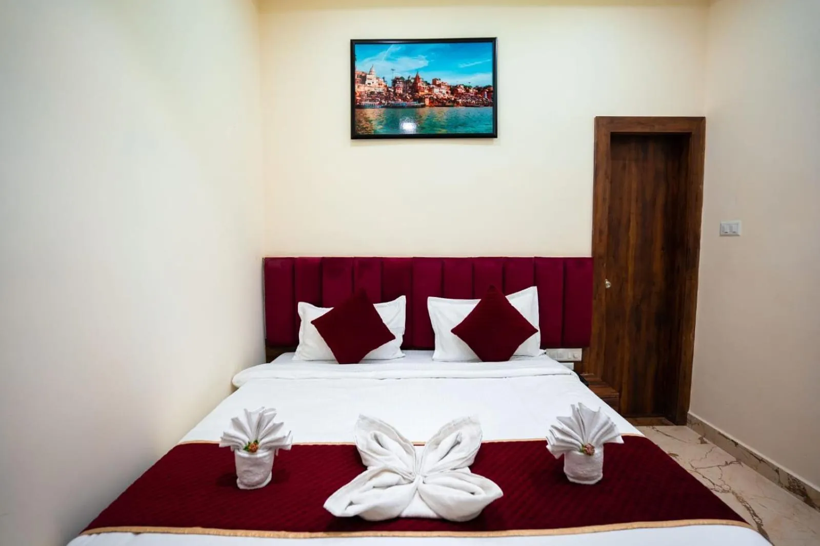 Bed in HOTEL JSR KEDAR