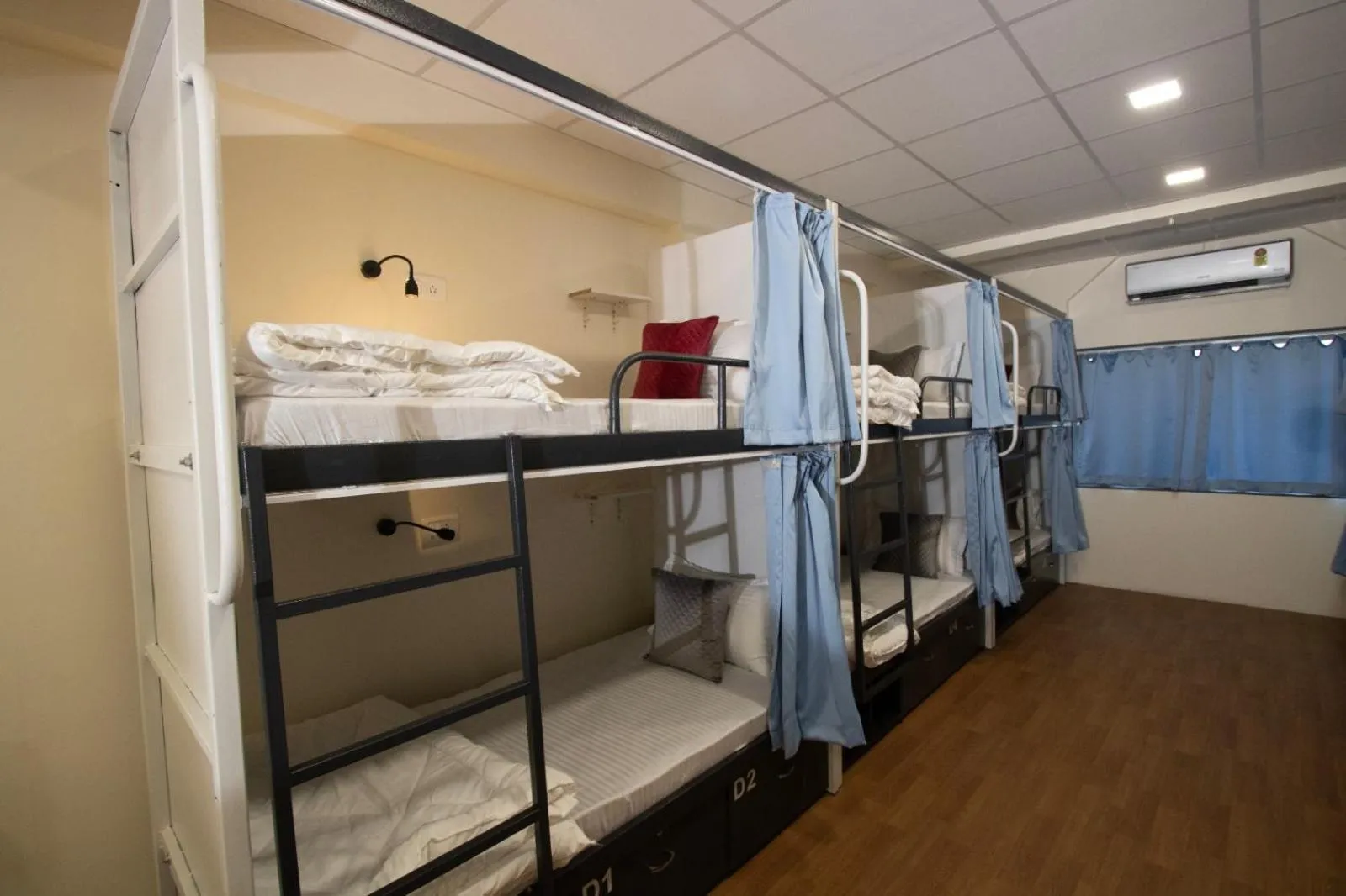 Hostells - Backpacker Hostel near Pune Station