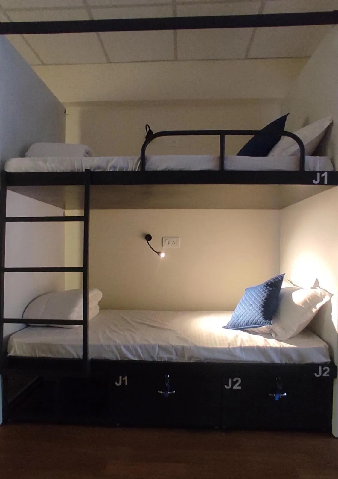 Hostells - Backpacker Hostel near Pune Station