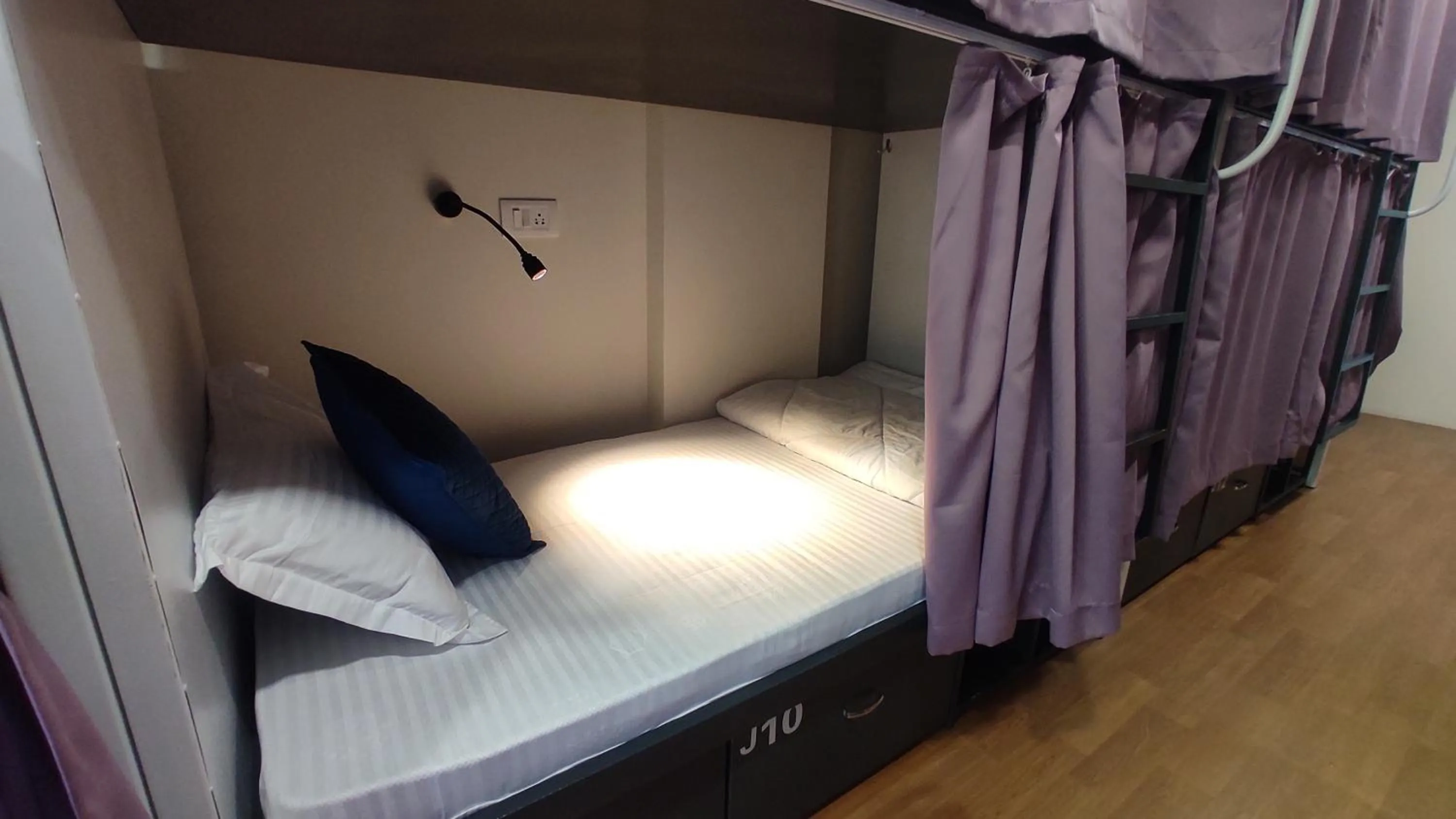 bunk bed, Bed in Hostells