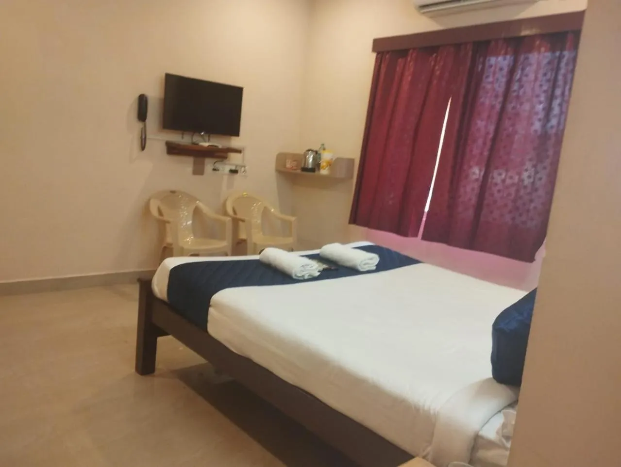 Bed in Grand Ocean inn