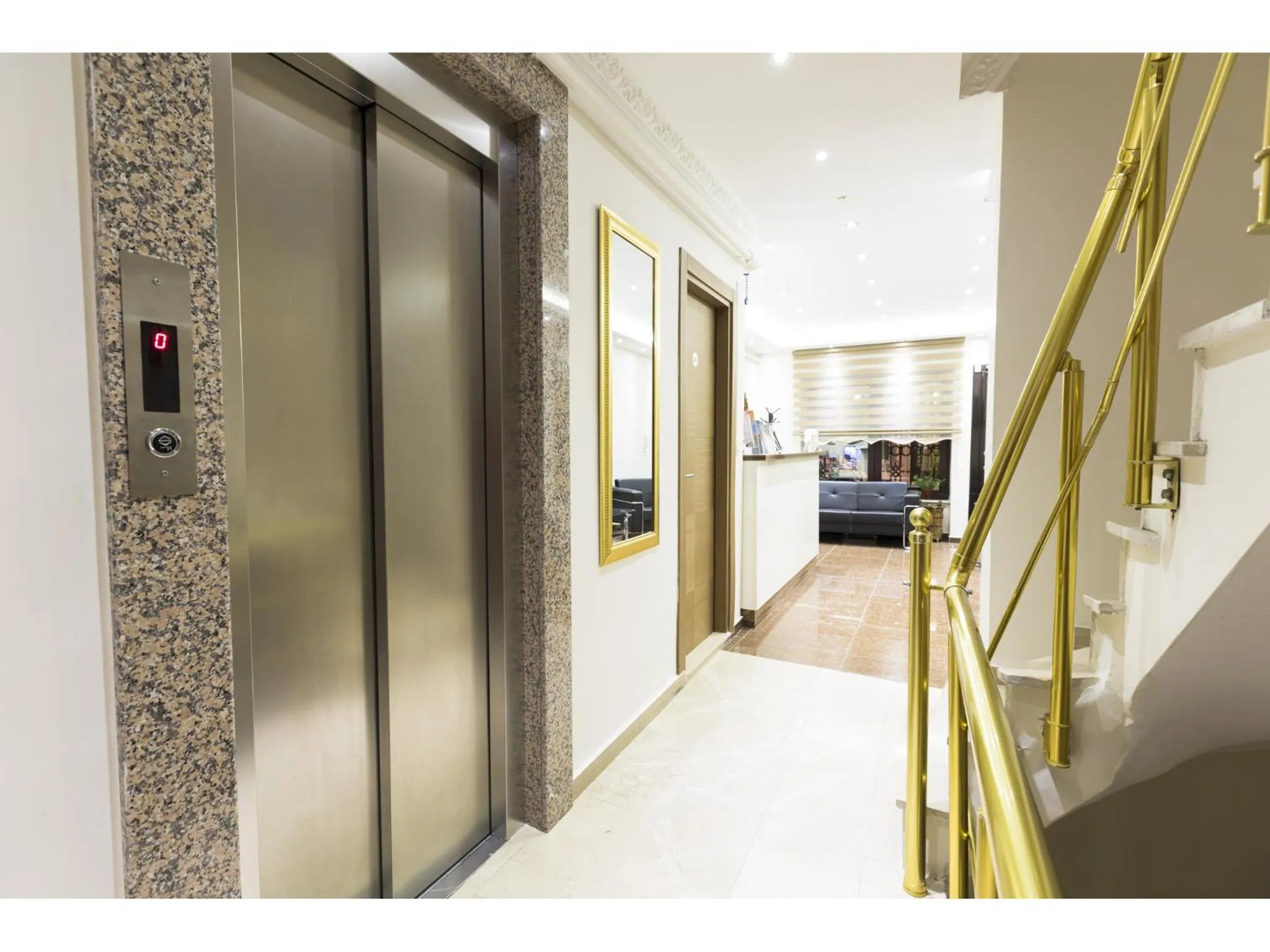 Communal lounge/ TV room in Zendy Suite Hotel