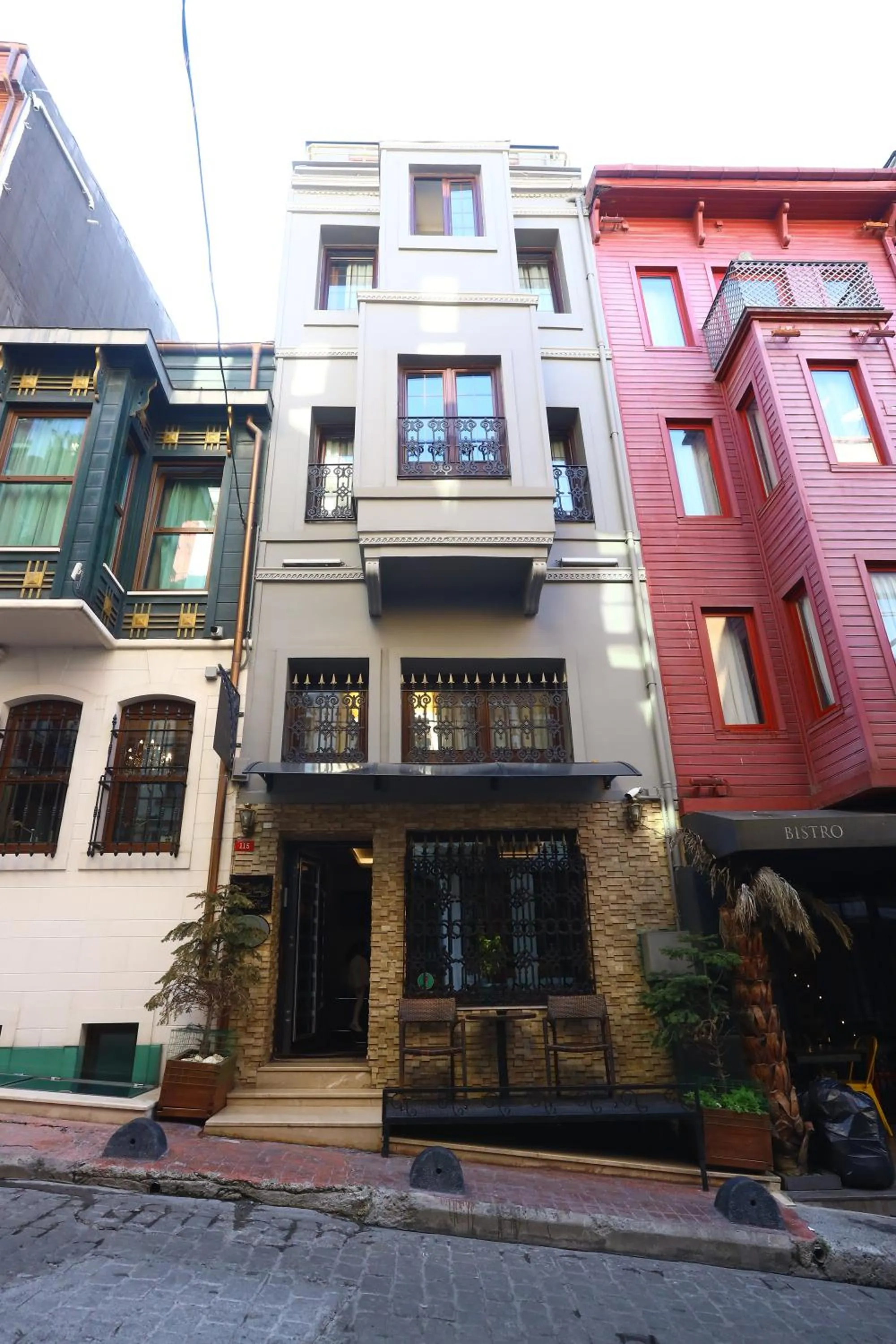 Property building in Zendy Suite Hotel