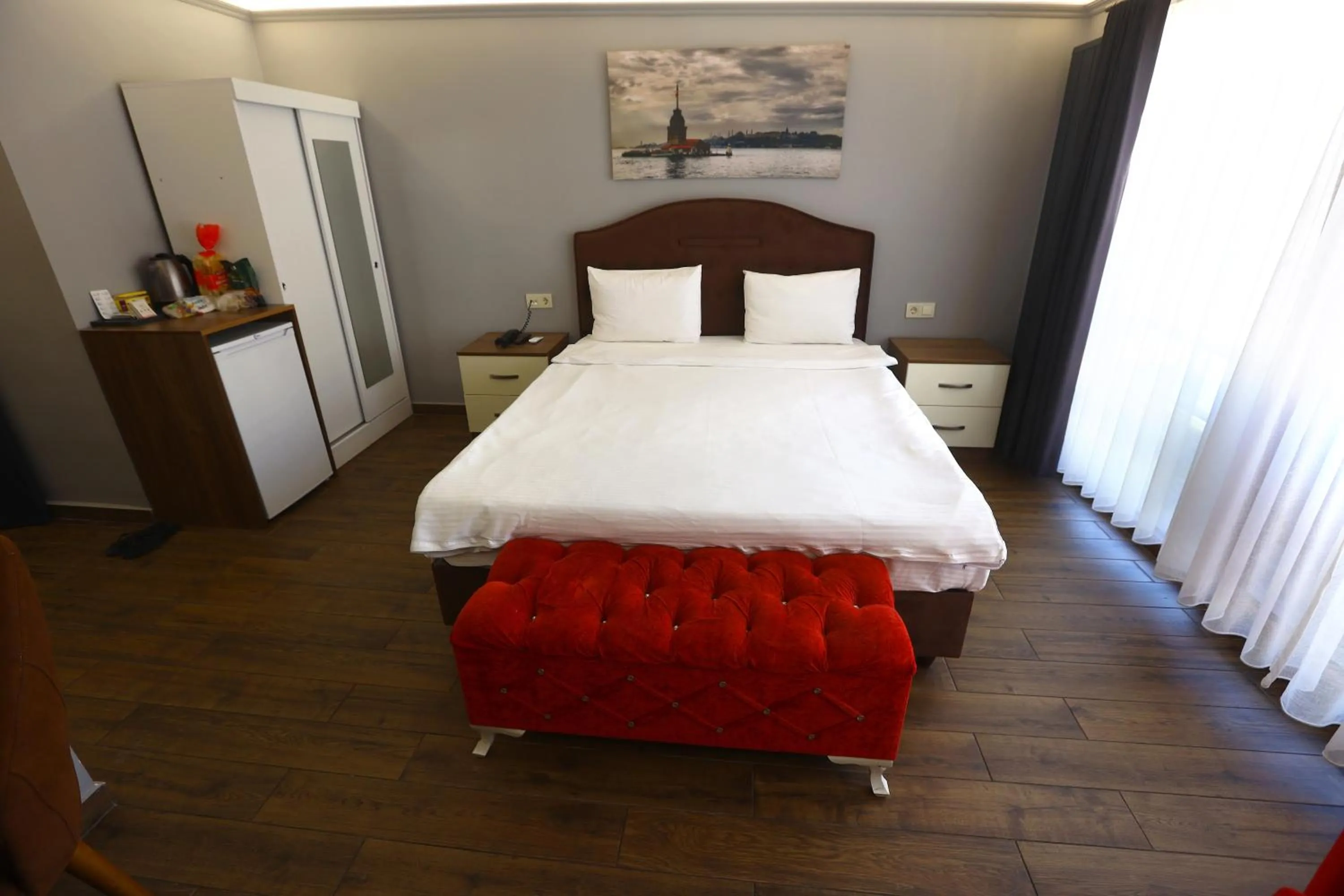 Photo of the whole room, Bed in Zendy Suite Hotel