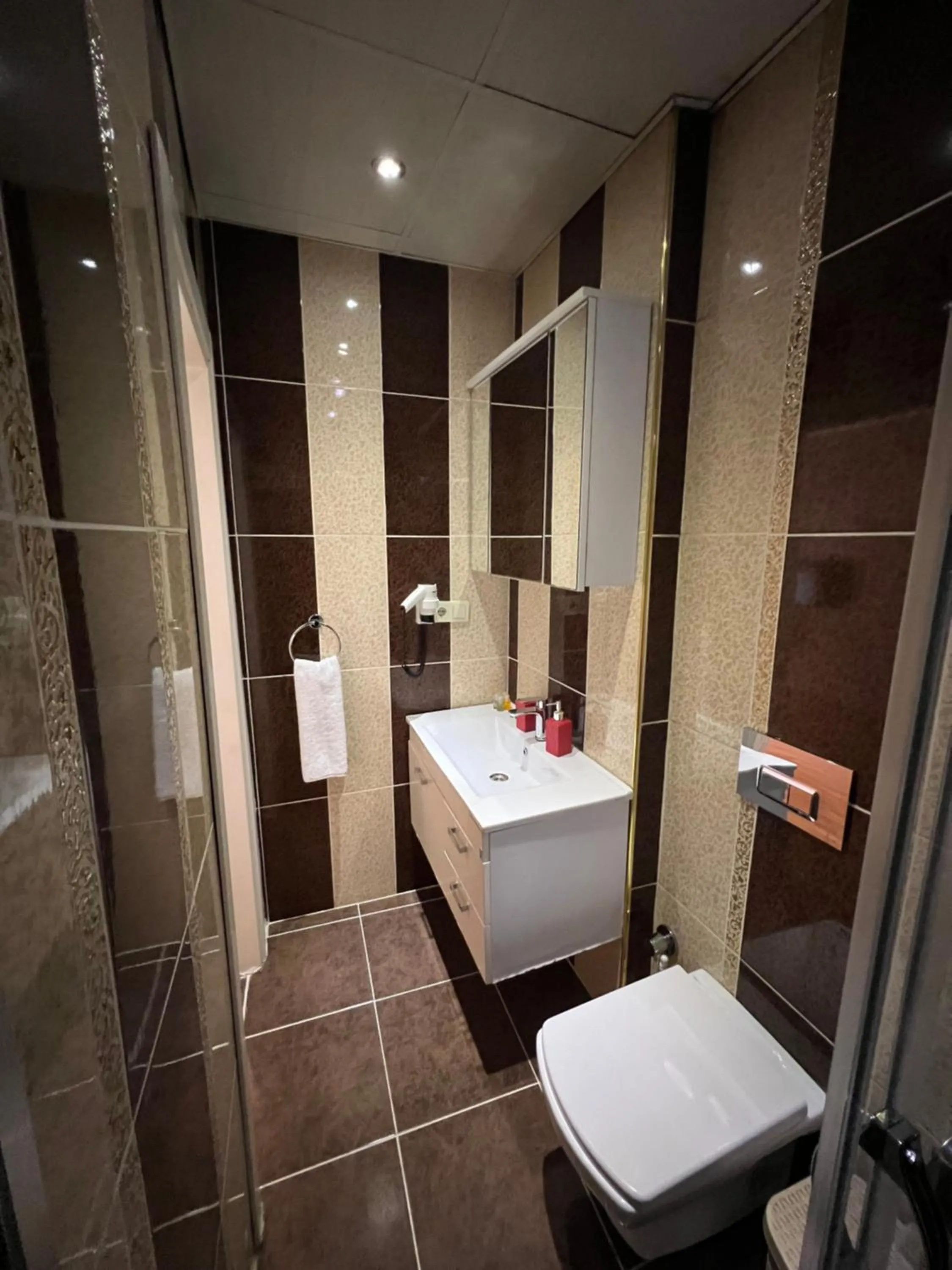 Bathroom in Zendy Suite Hotel