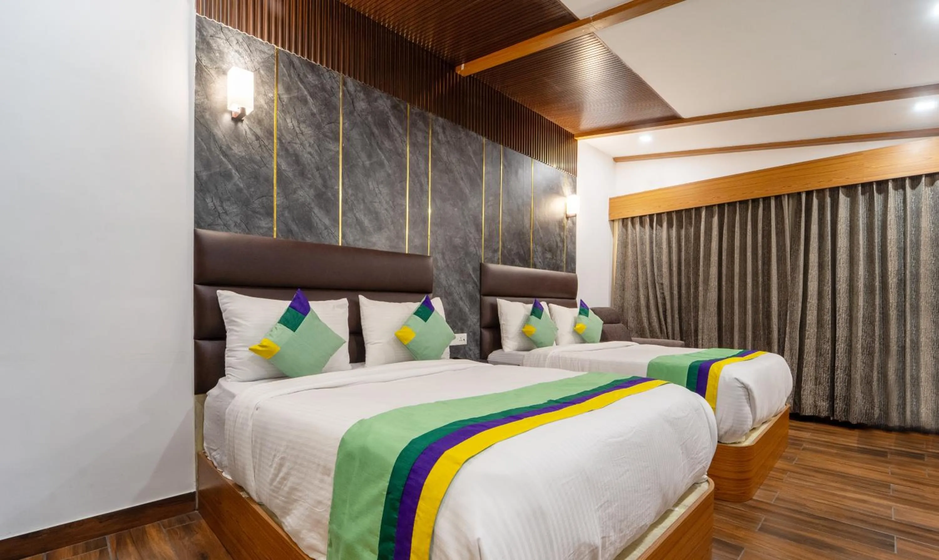 Bedroom, Bed in Treebo Skydale Premium Suites, 1500 Mtrs From Ooty Lake