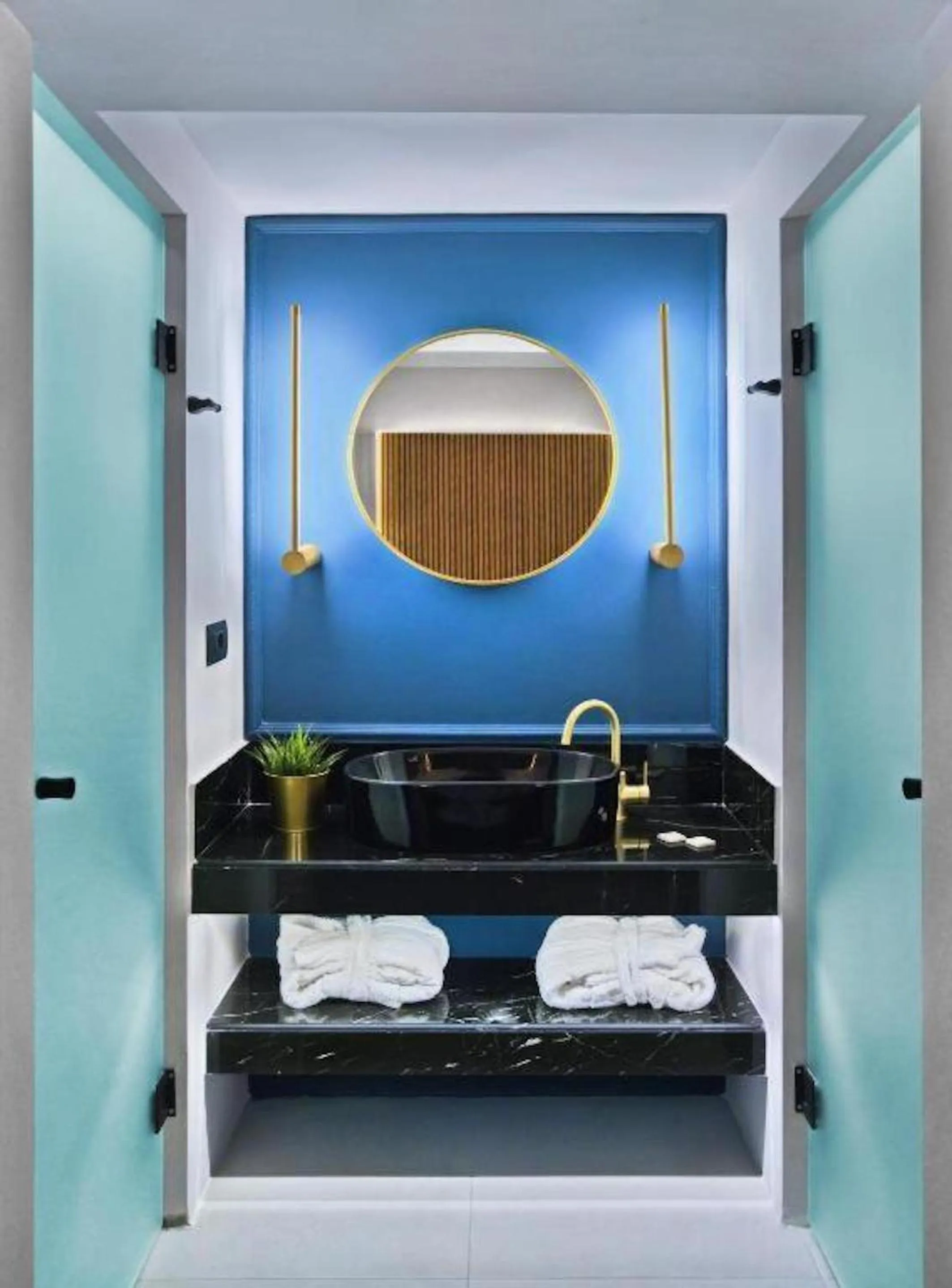 Bathroom in CITYLUXE Suites & Rooms