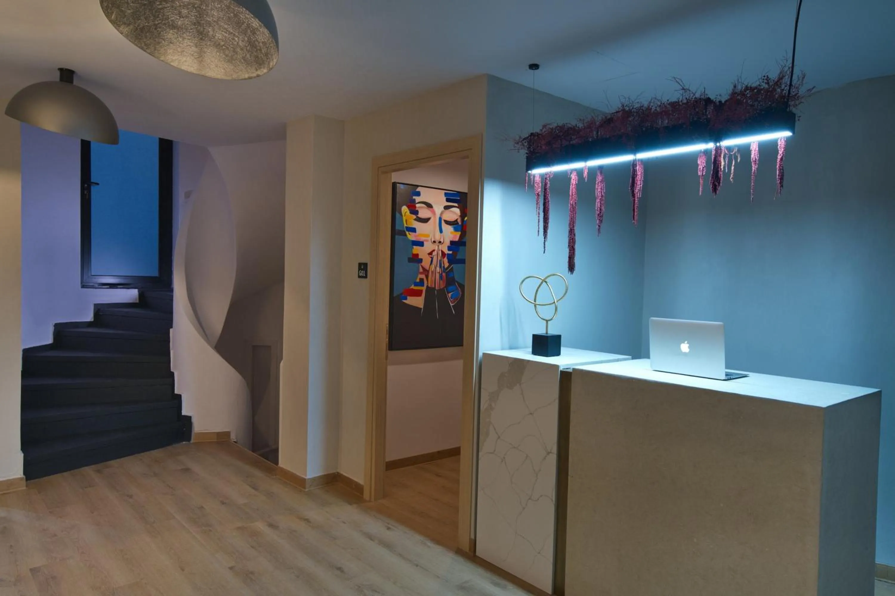 Lobby or reception in CITYLUXE Suites & Rooms