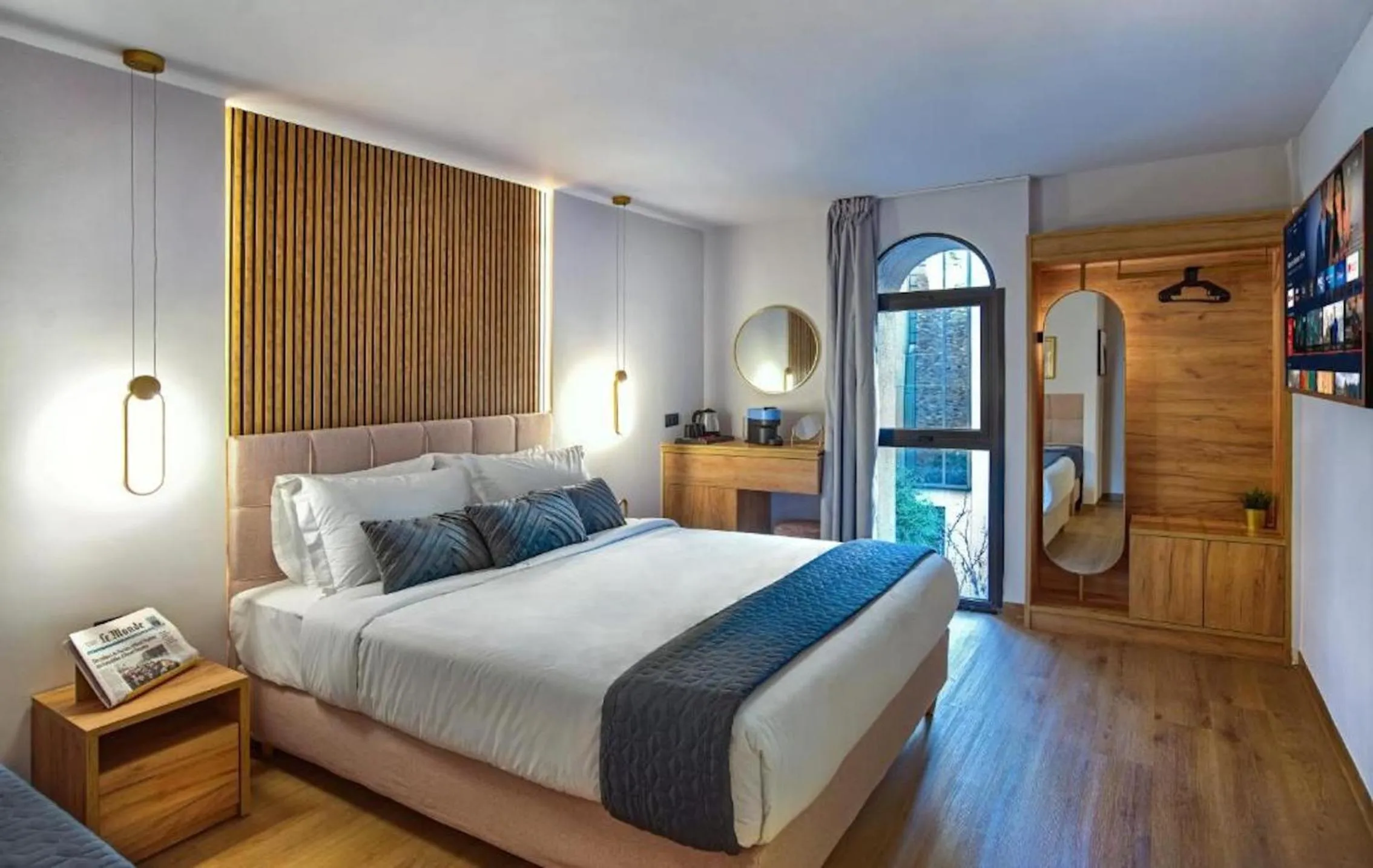 Bed in CITYLUXE Suites & Rooms