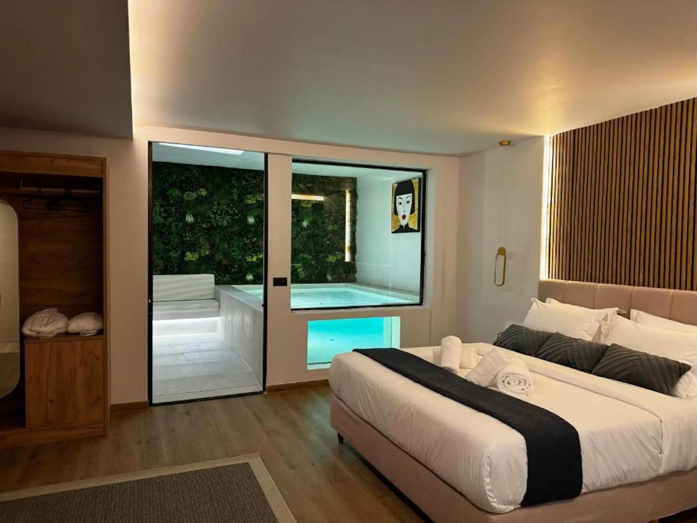 Bed in CITYLUXE Suites & Rooms