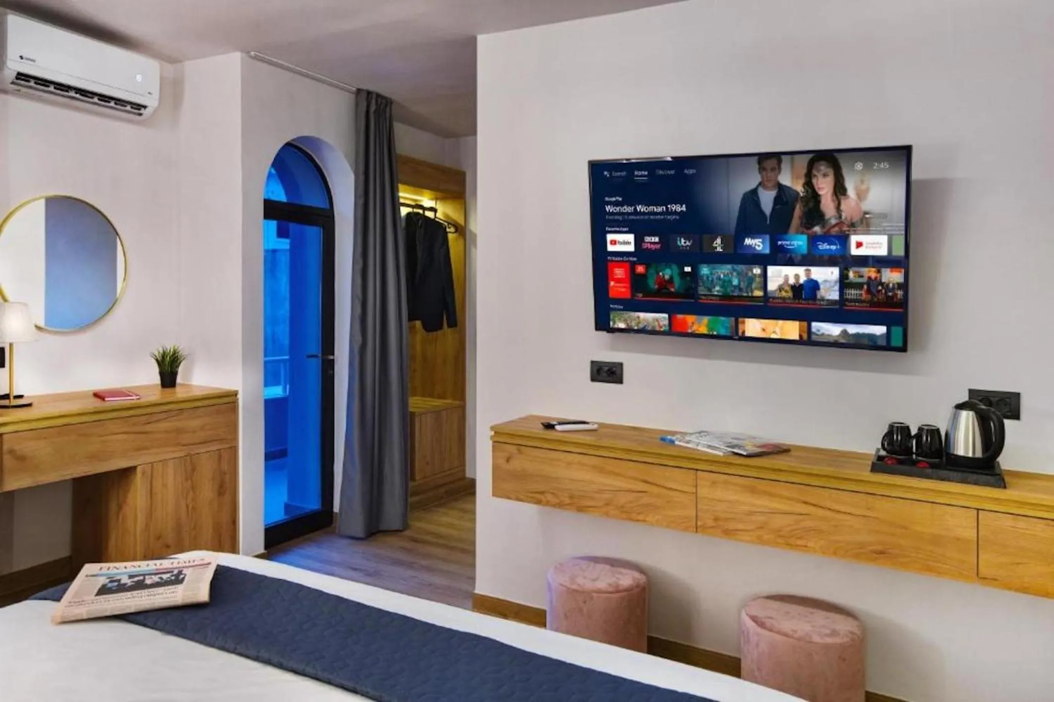 Bed in CITYLUXE Suites & Rooms