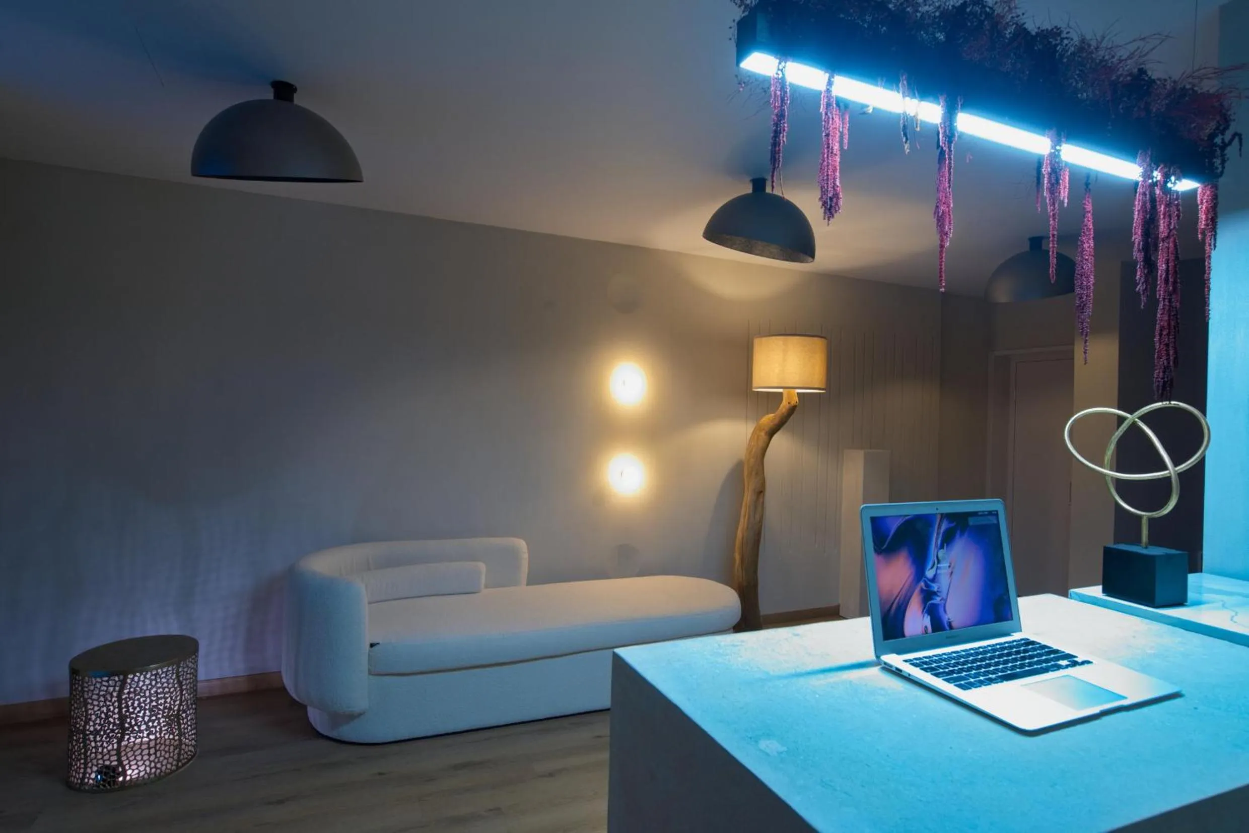 TV and multimedia in CITYLUXE Suites & Rooms