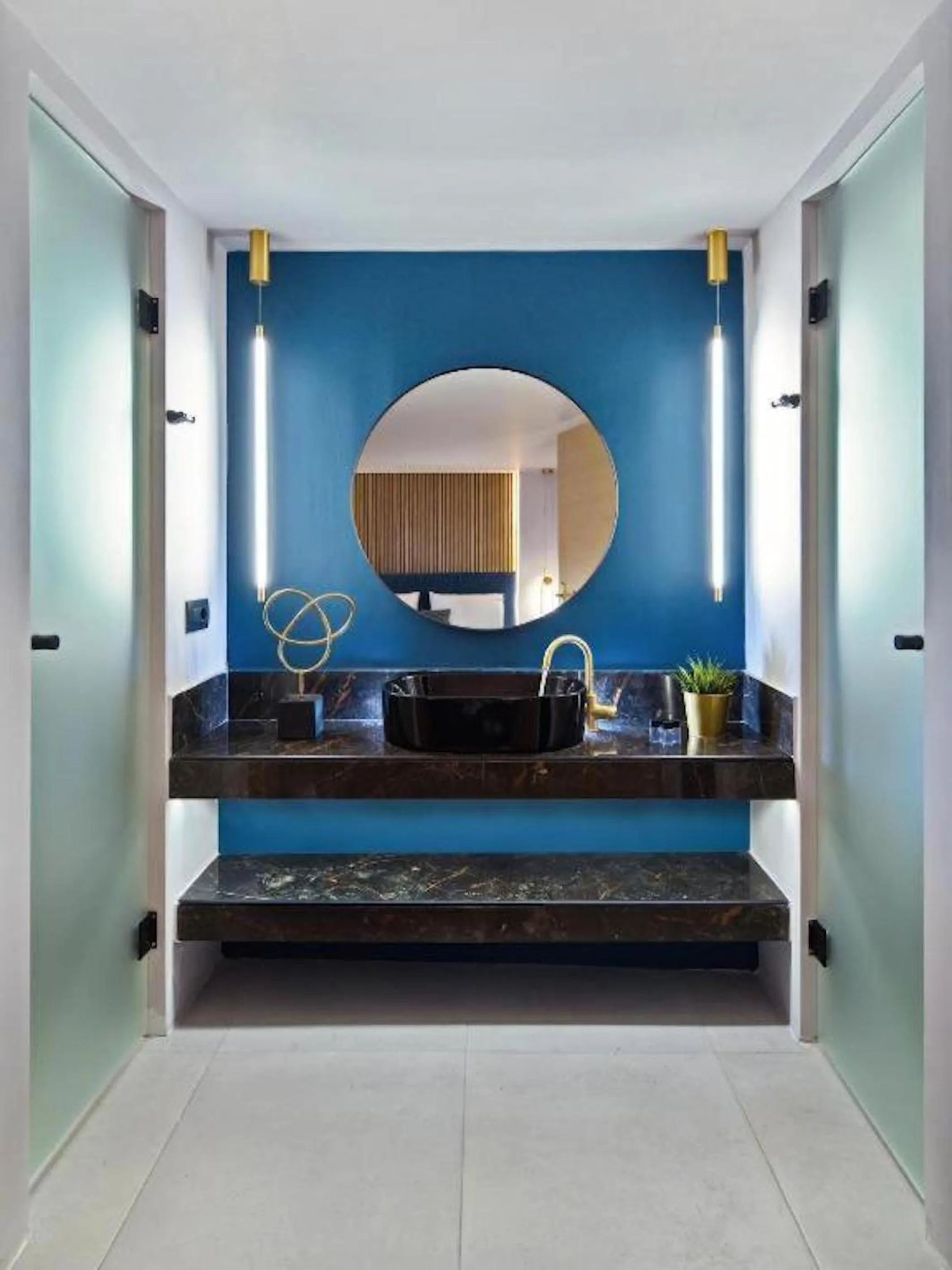 Bathroom in CITYLUXE Suites & Rooms