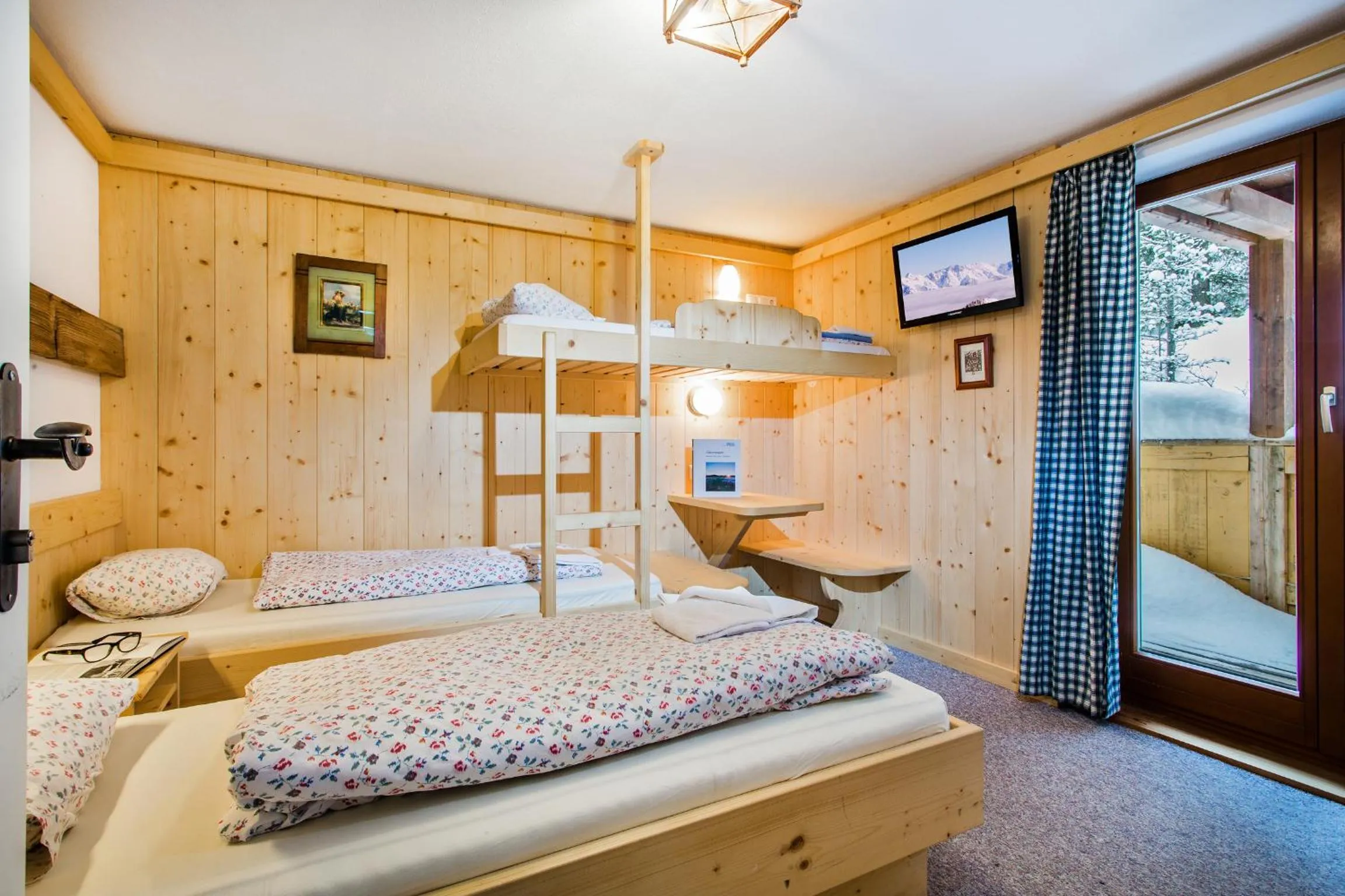 Photo of the whole room, Bed in Alpengasthof Paletti