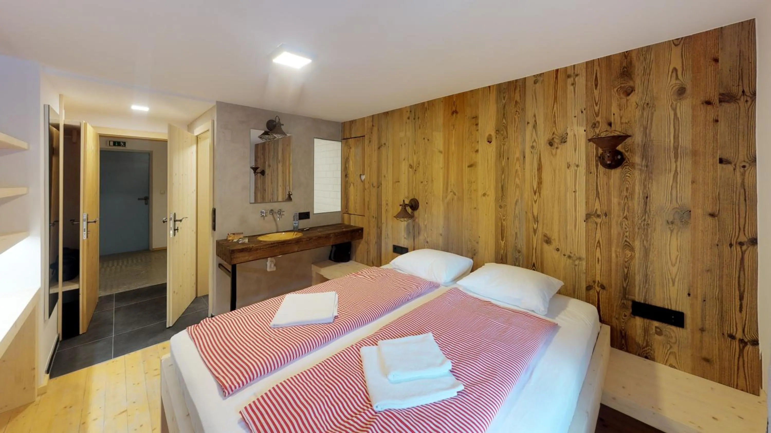 Photo of the whole room, Bed in Alpengasthof Paletti