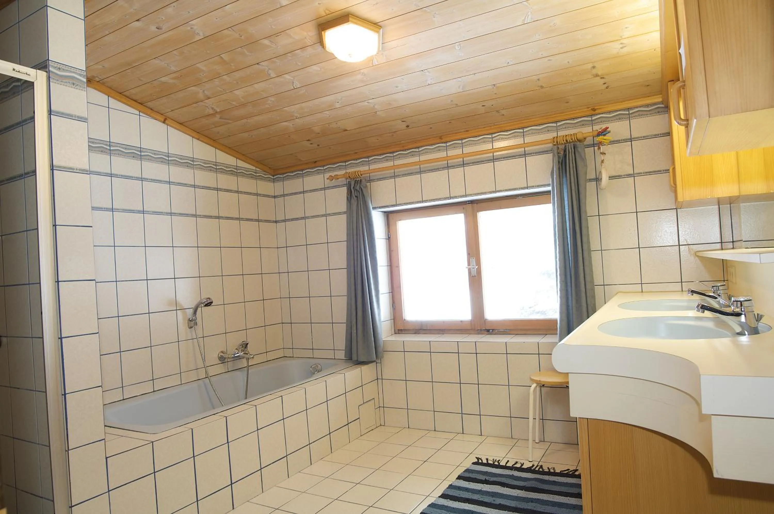 Bathroom in Alpengasthof Paletti
