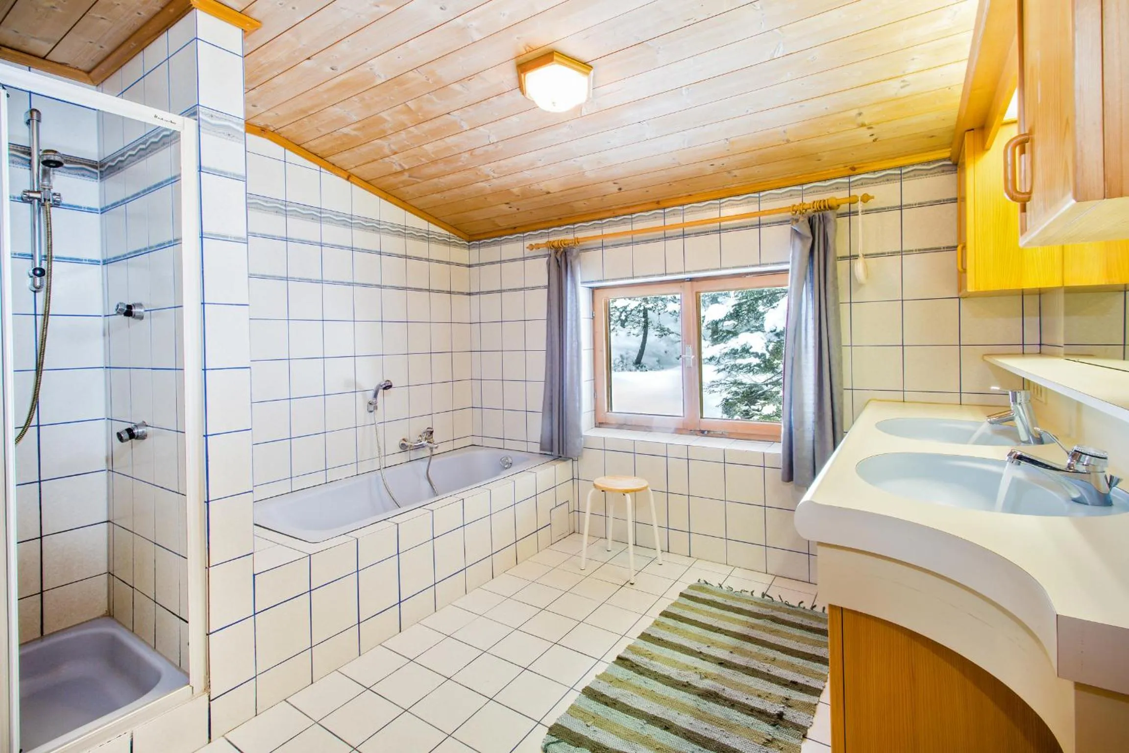 Bathroom in Alpengasthof Paletti