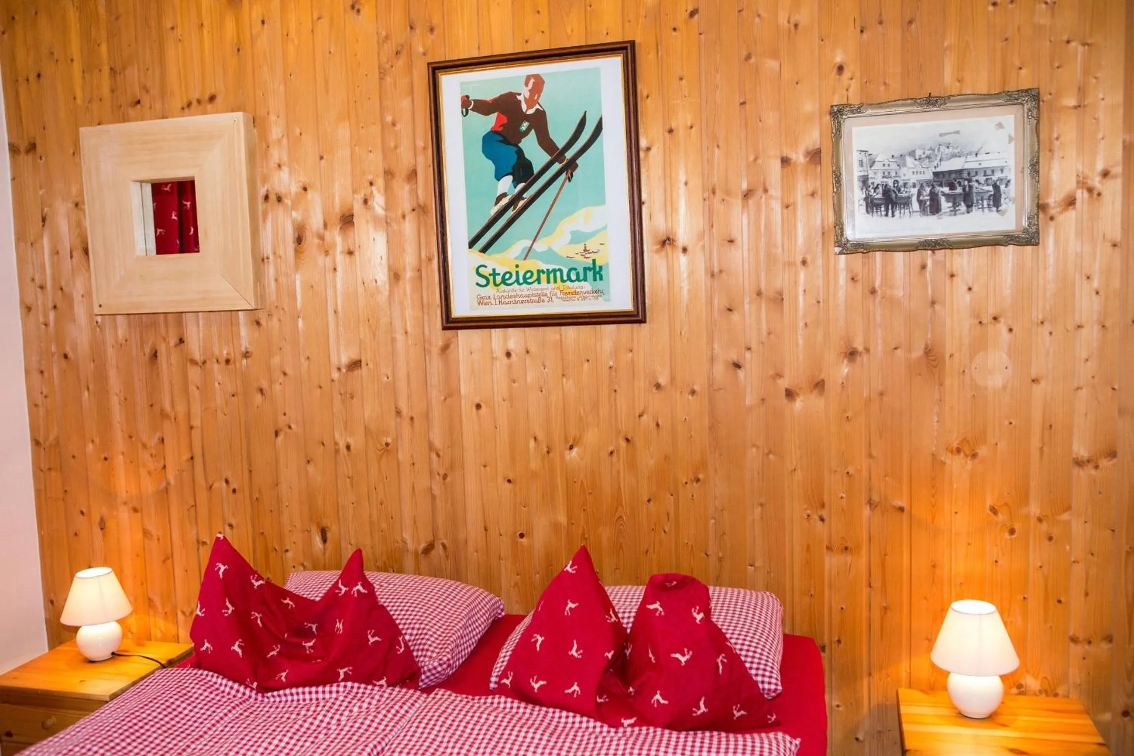 Decorative detail, Bed in Alpengasthof Paletti