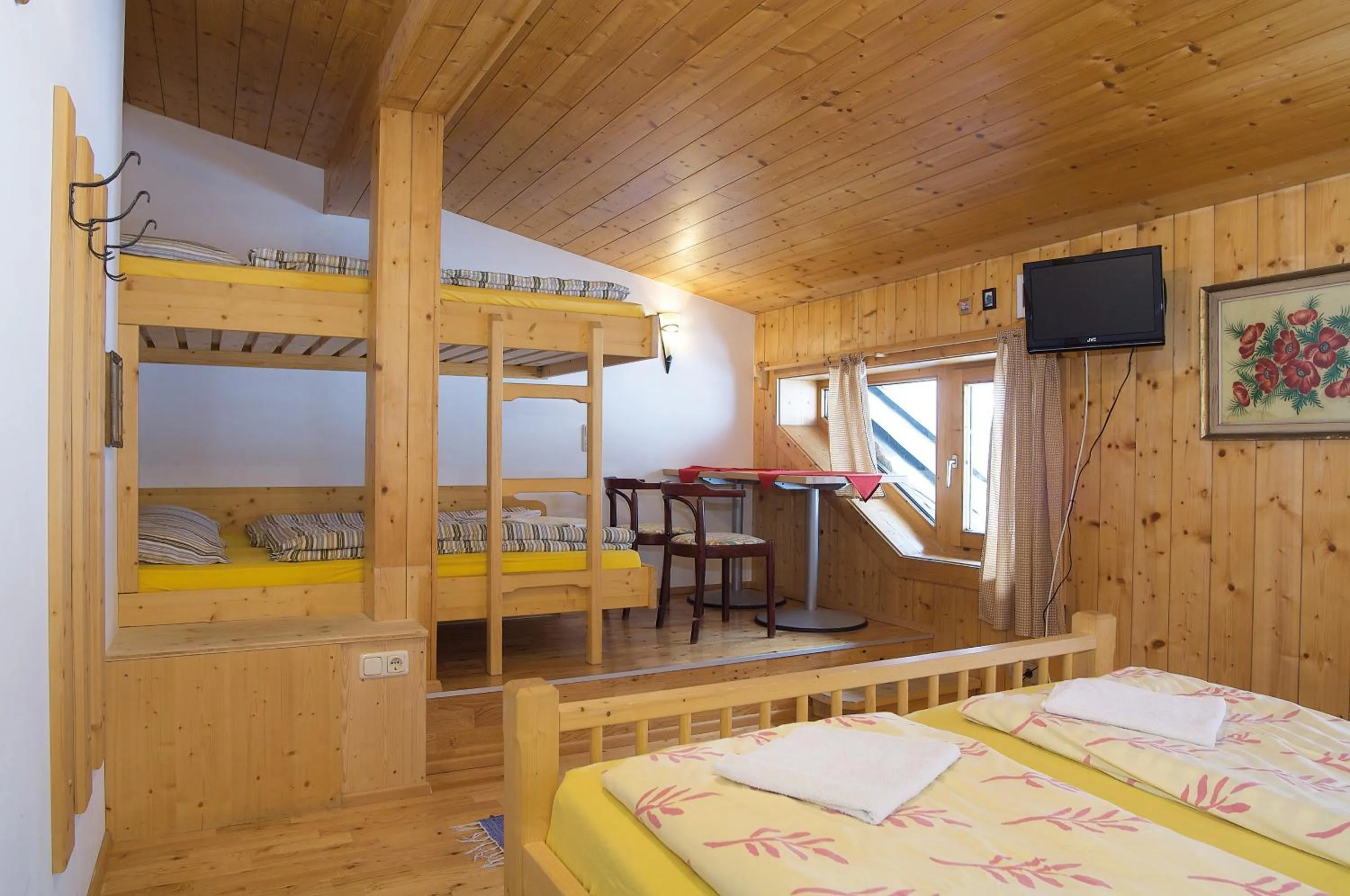 Photo of the whole room, Bed in Alpengasthof Paletti