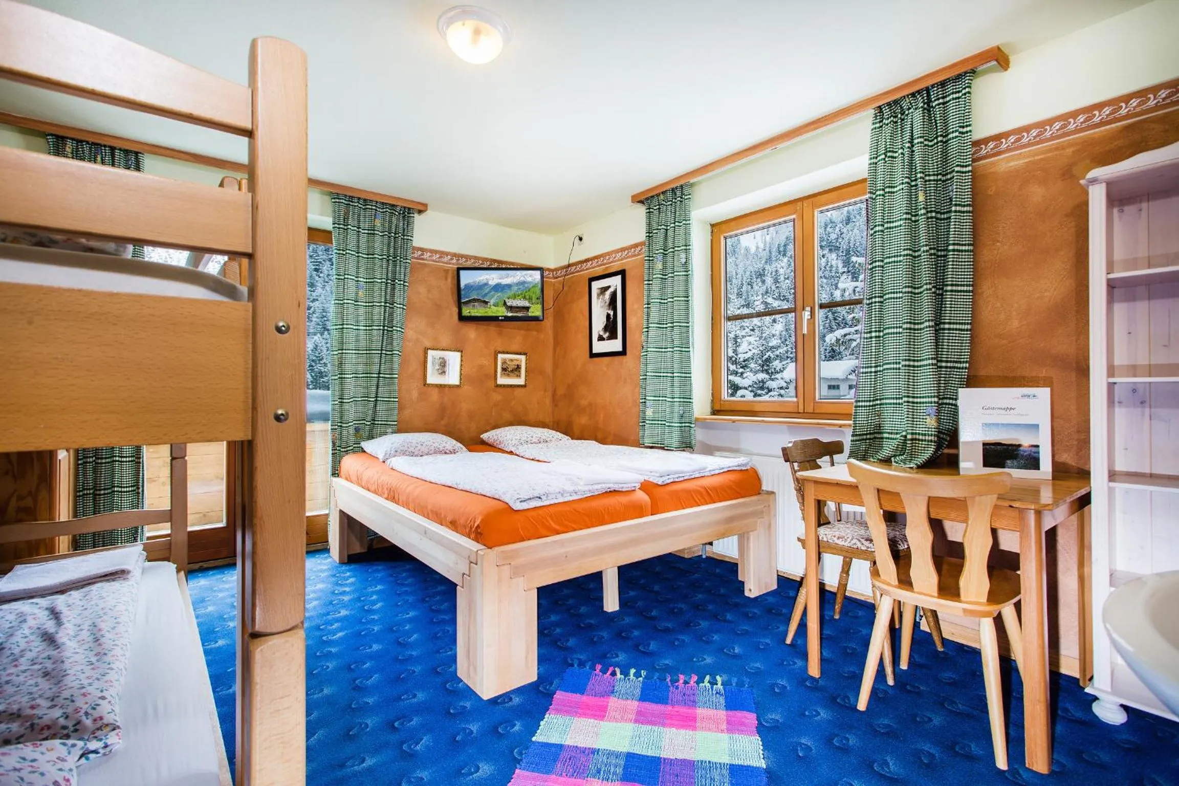 Photo of the whole room, Bed in Alpengasthof Paletti