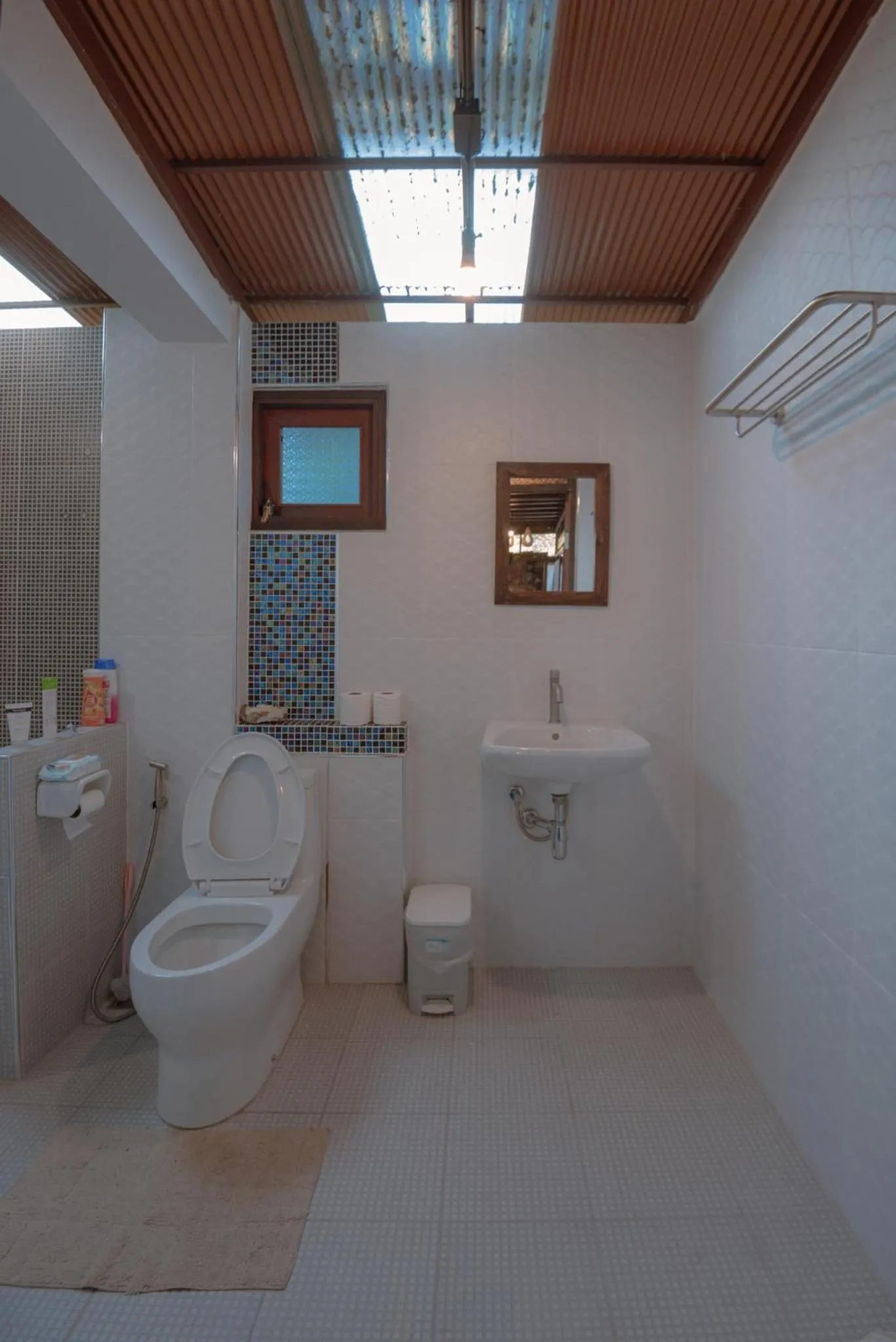 Toilet in Lanna Localstay