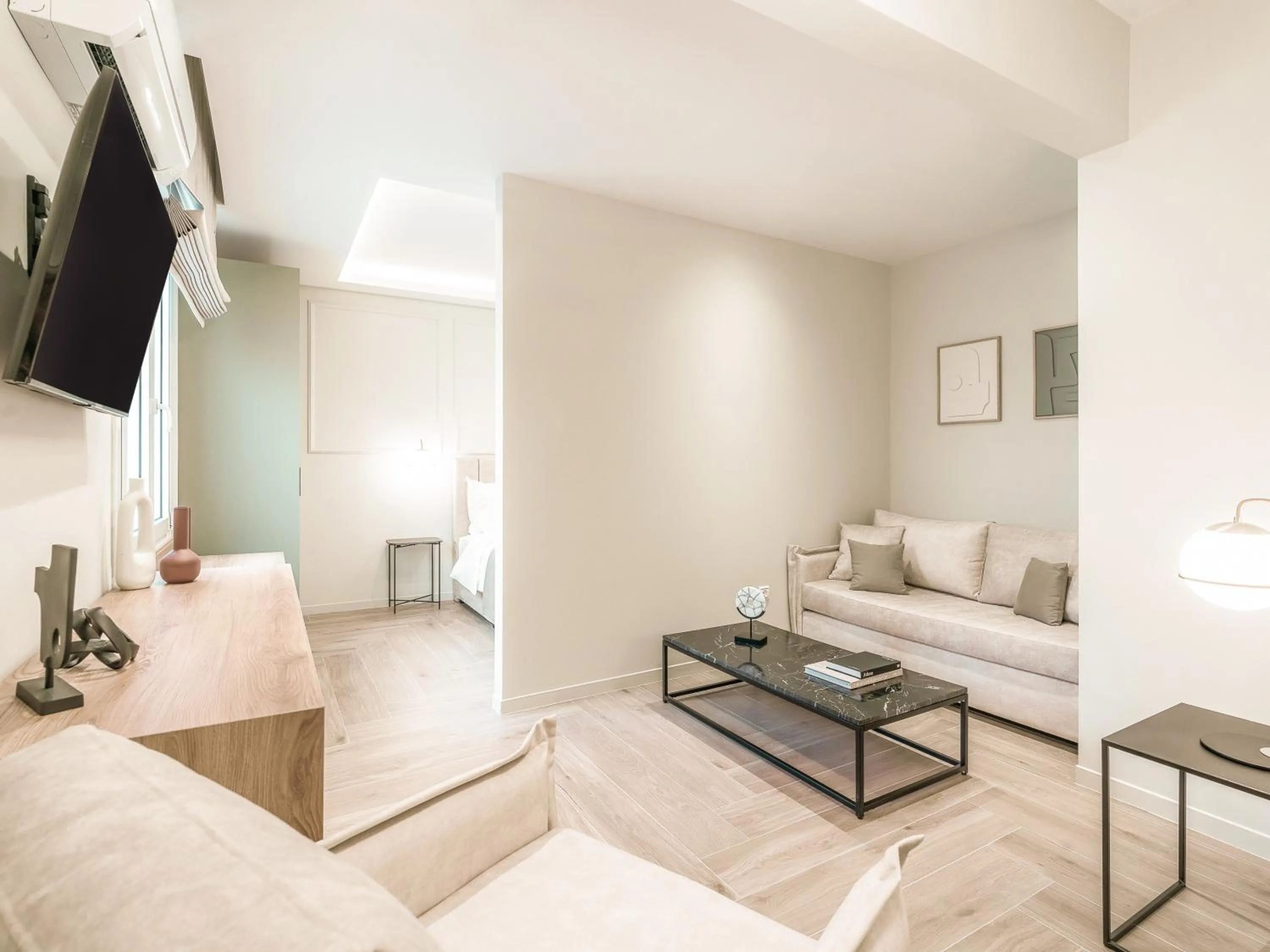 Bed in ASTIKON Xenofontos Suites