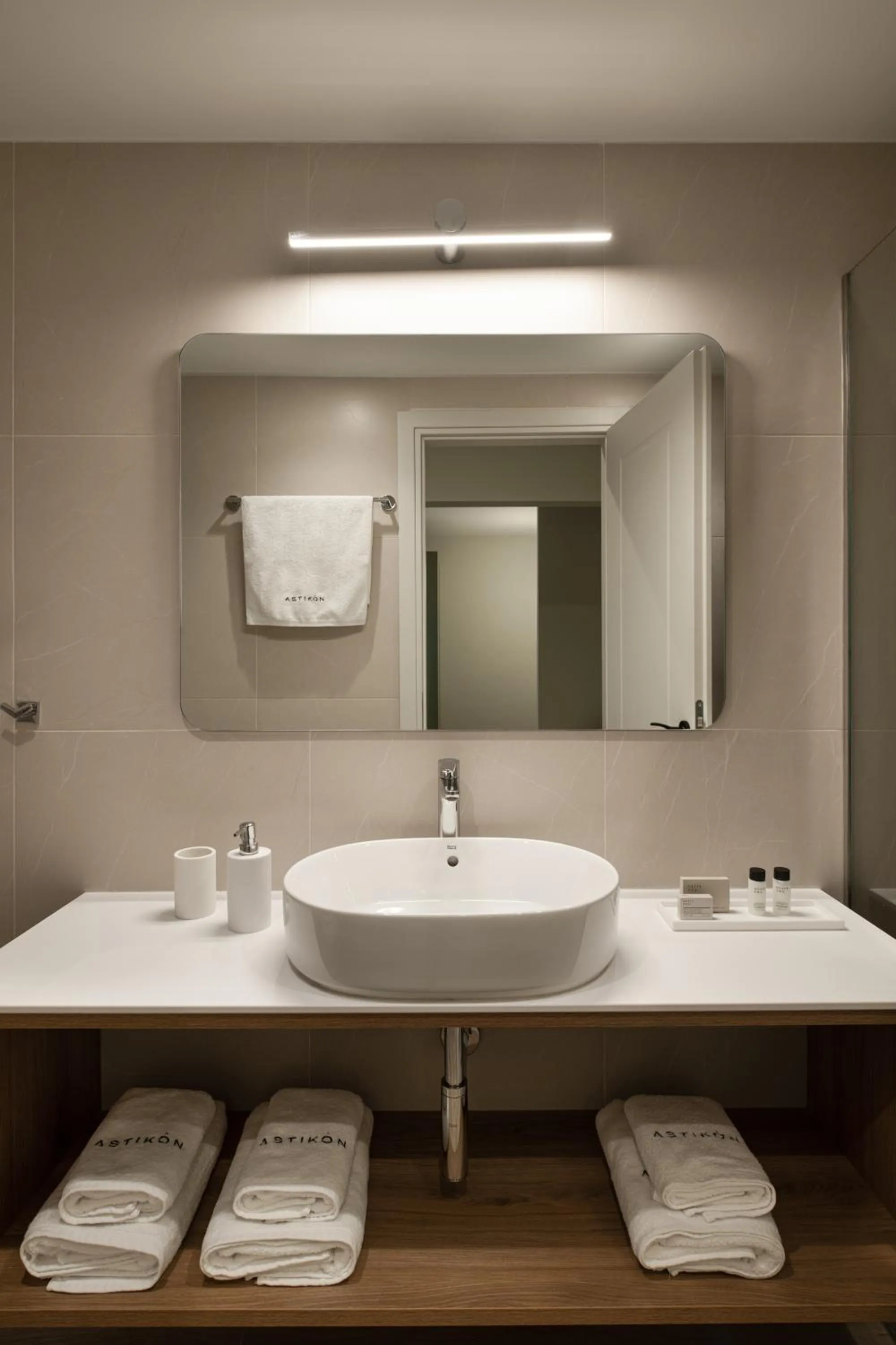 Bathroom in ASTIKON Xenofontos Suites