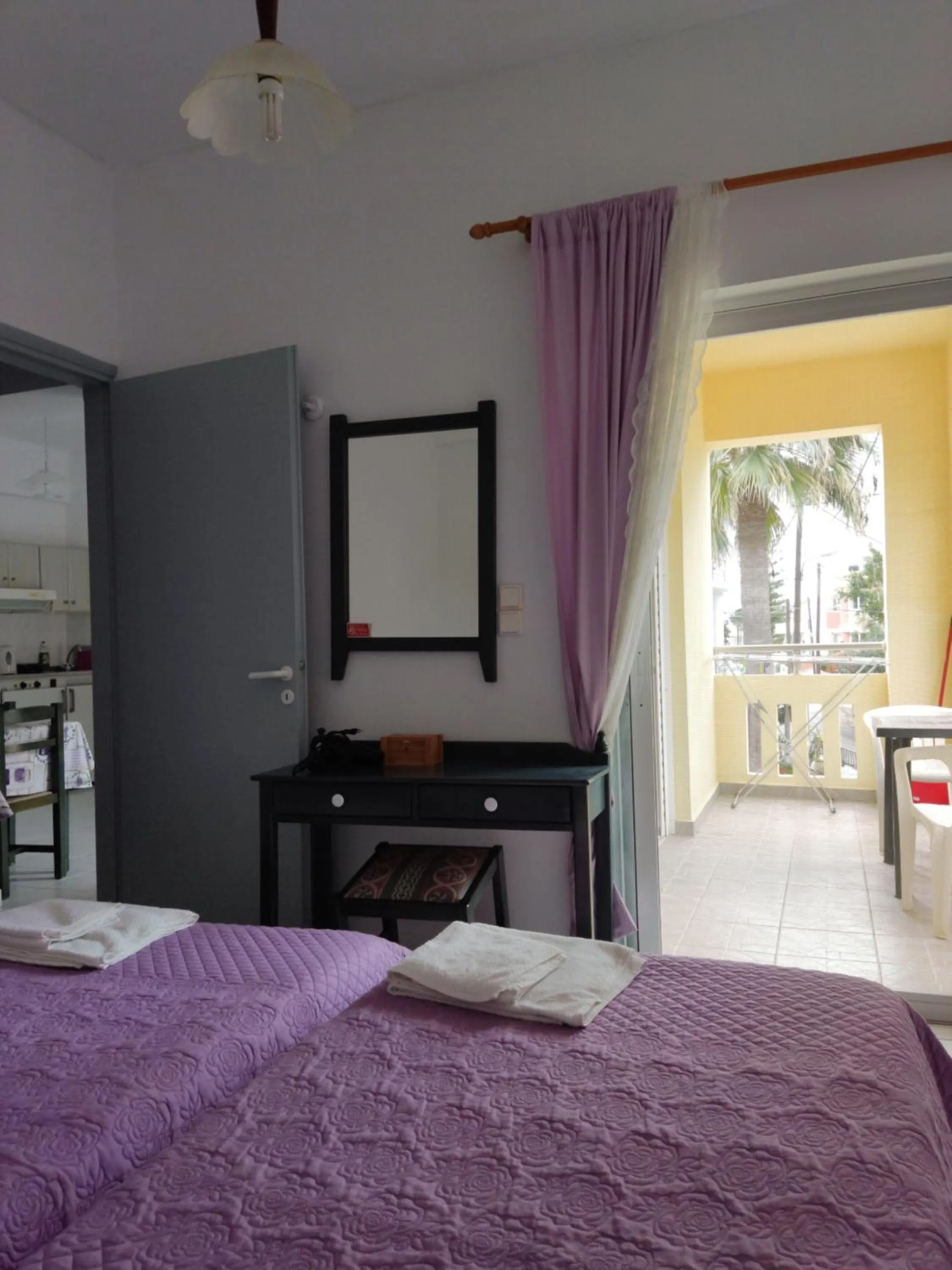 Bedroom, Bed in Zinovia