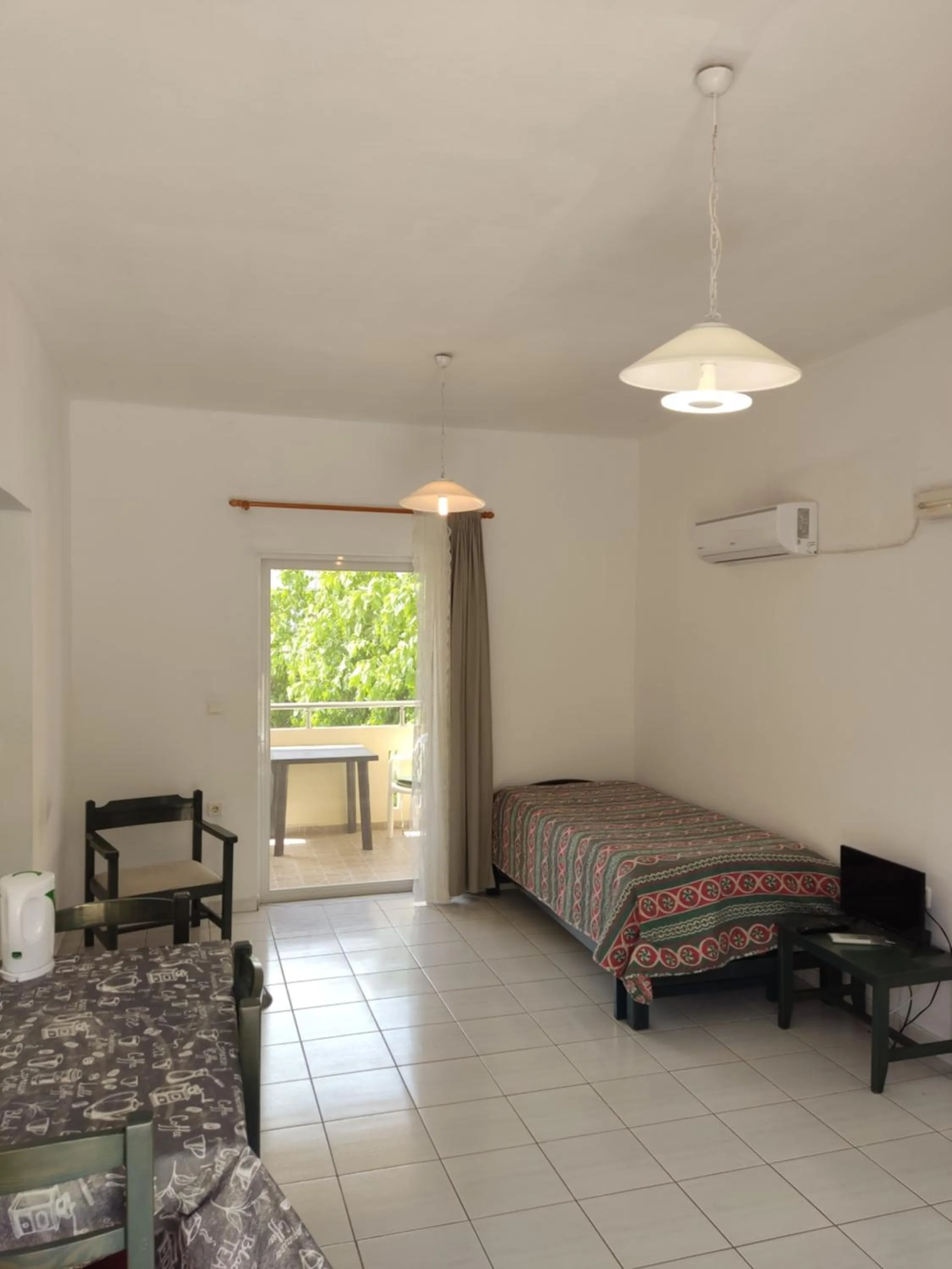 Photo of the whole room, Bed in Zinovia