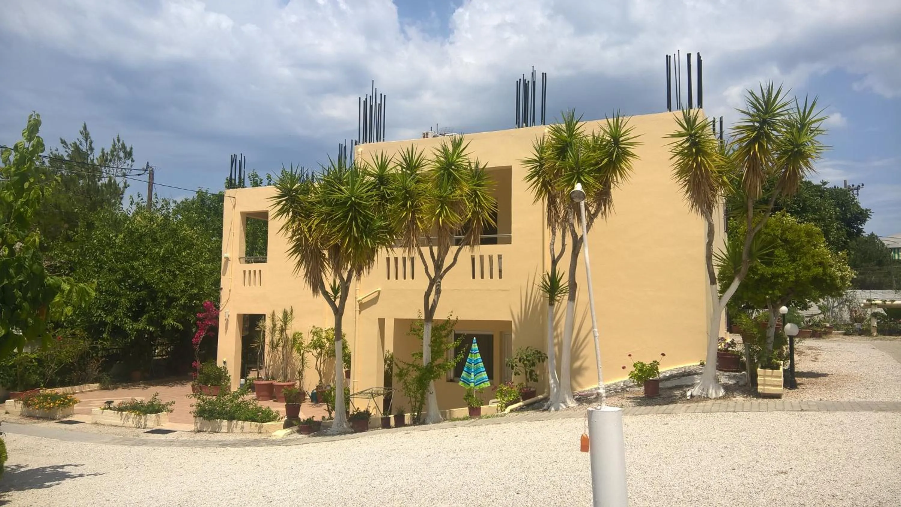 Property building in Zinovia