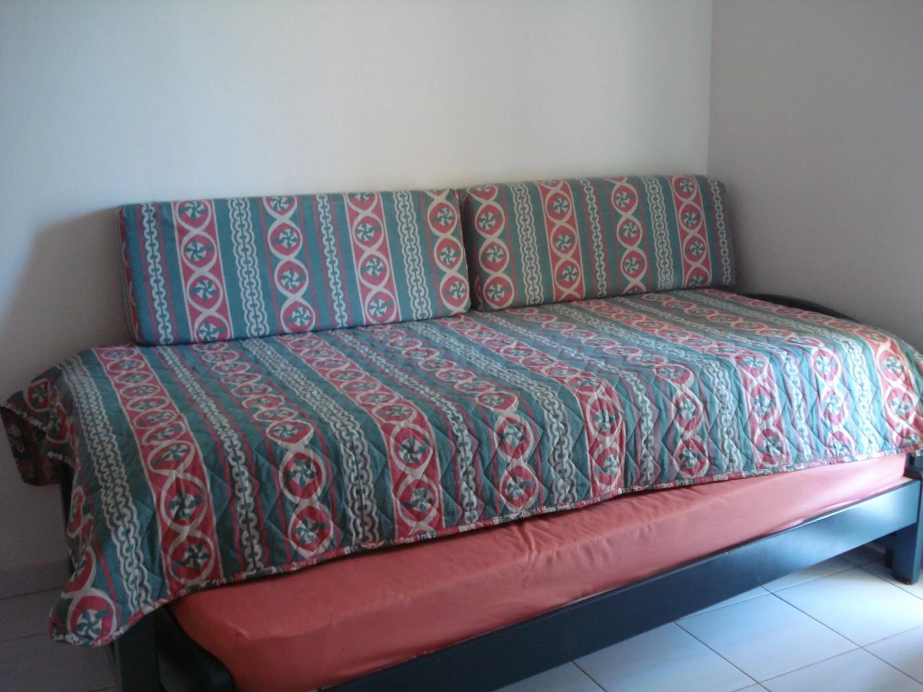 Decorative detail, Bed in Zinovia