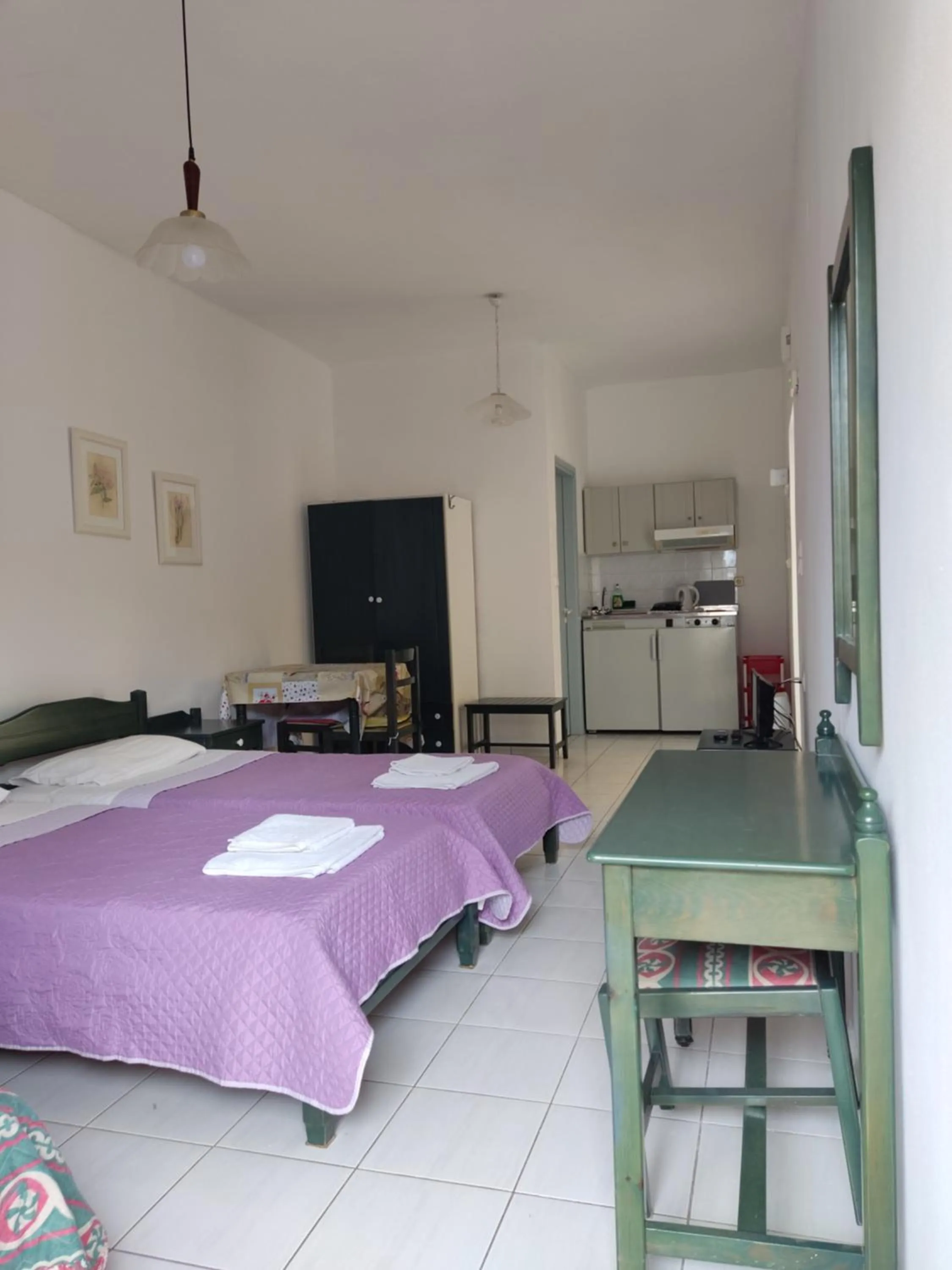 Bedroom, Bed in Zinovia