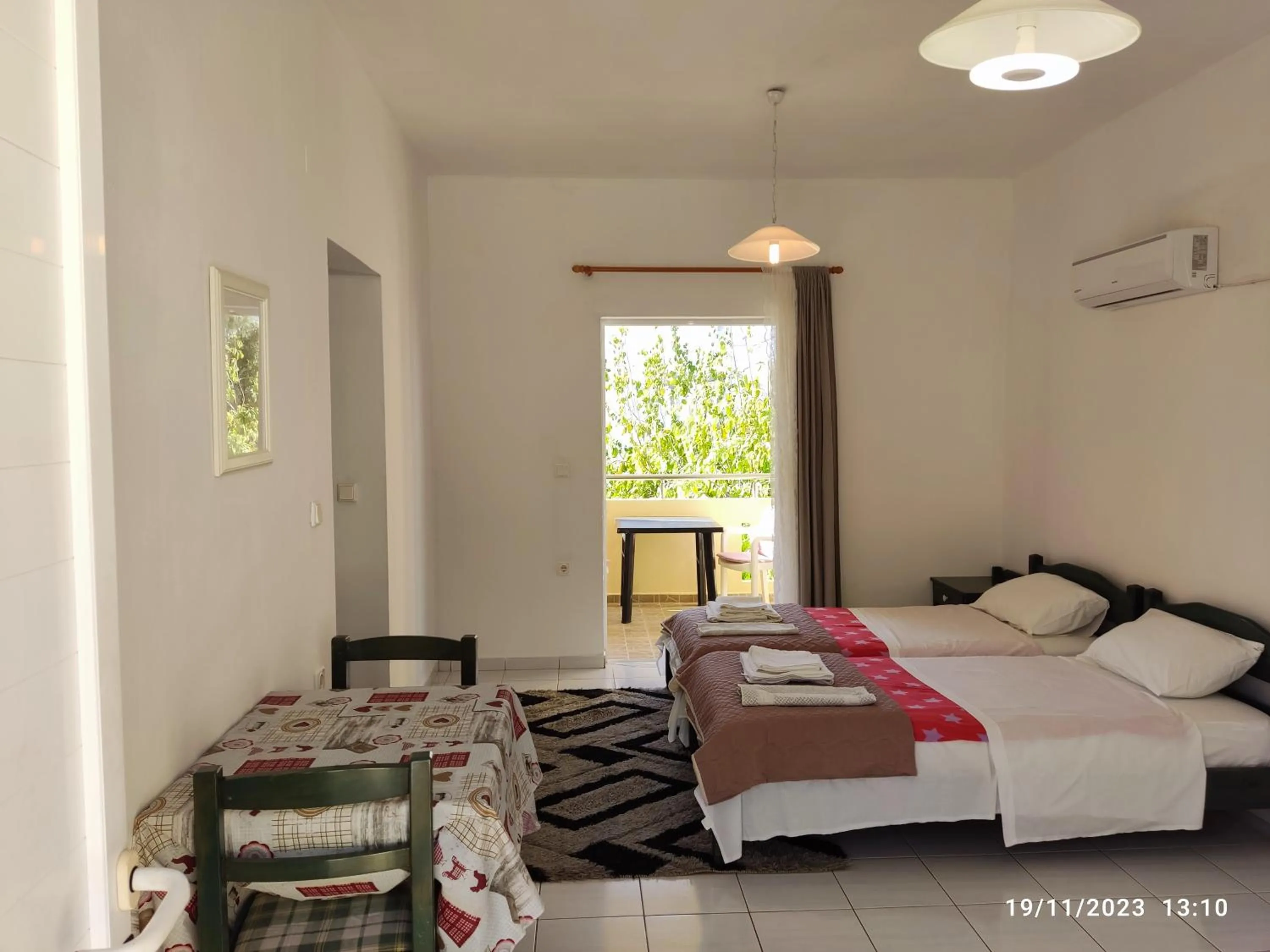 Bedroom, Bed in Zinovia