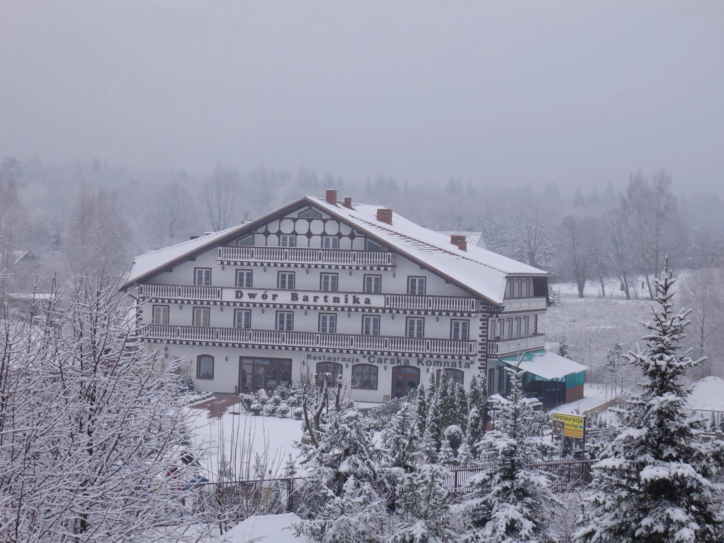Facade/entrance in Dwór Bartnika