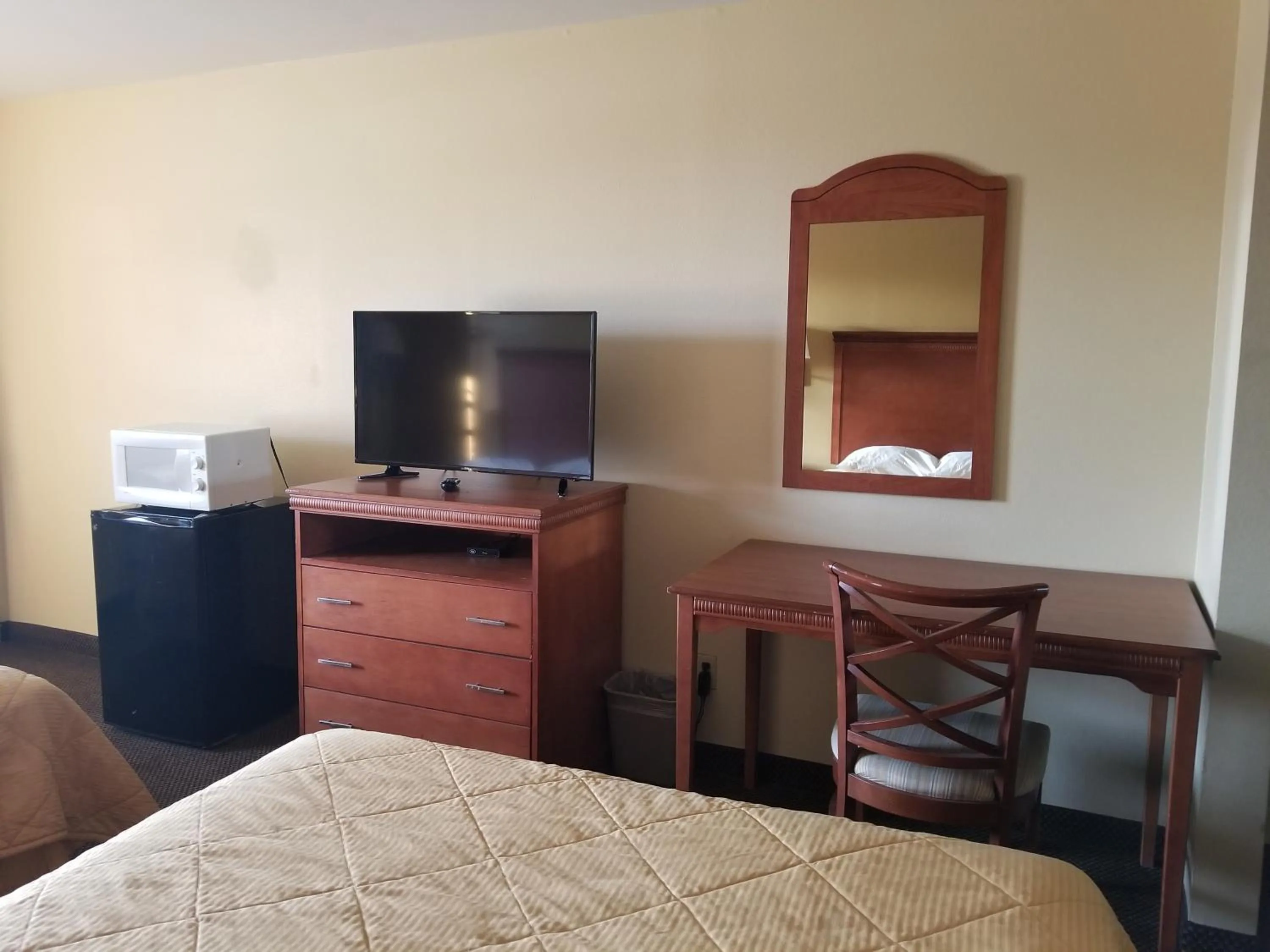 TV and multimedia in Stay Inn Checotah