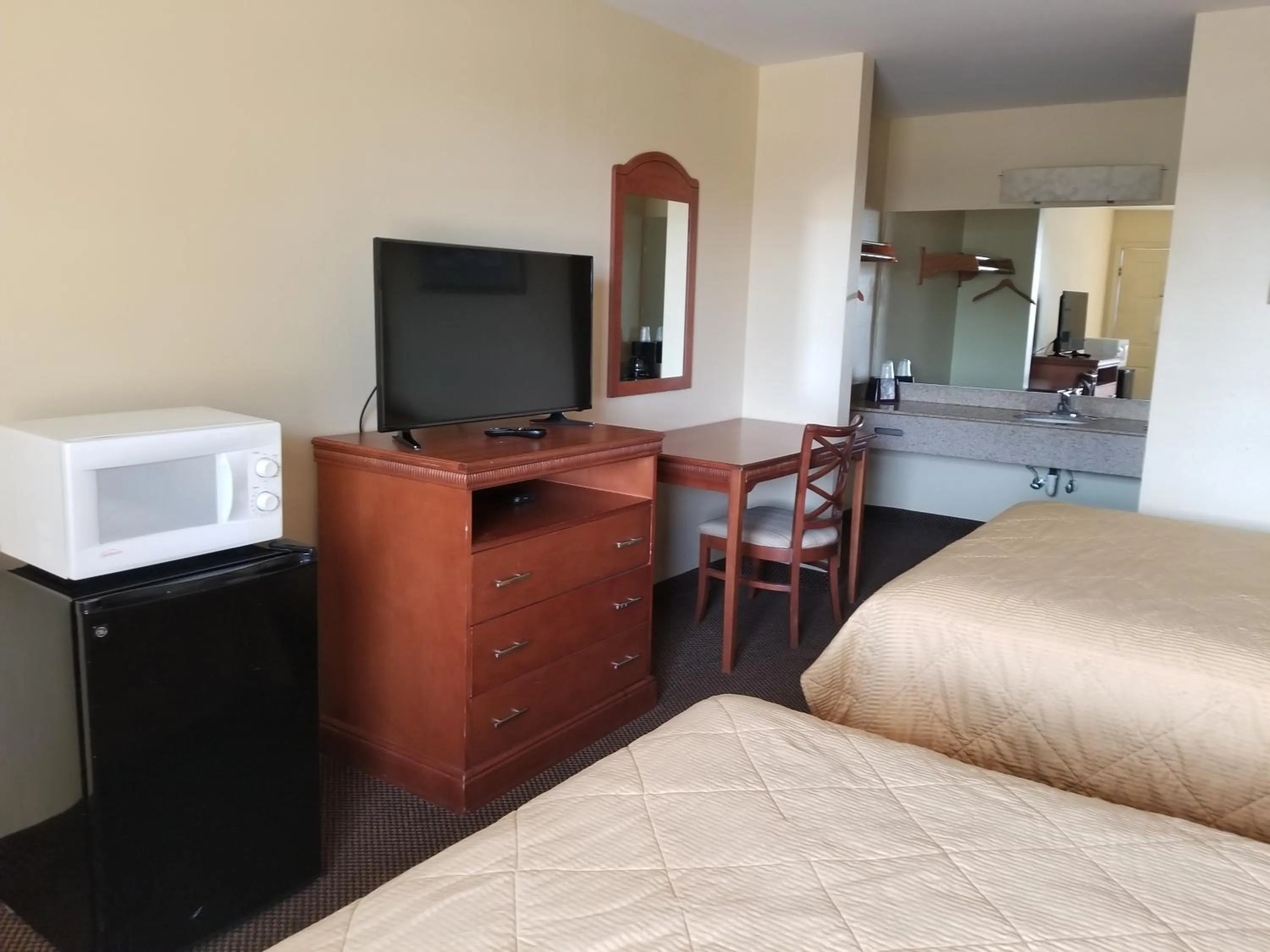 TV and multimedia in Stay Inn Checotah