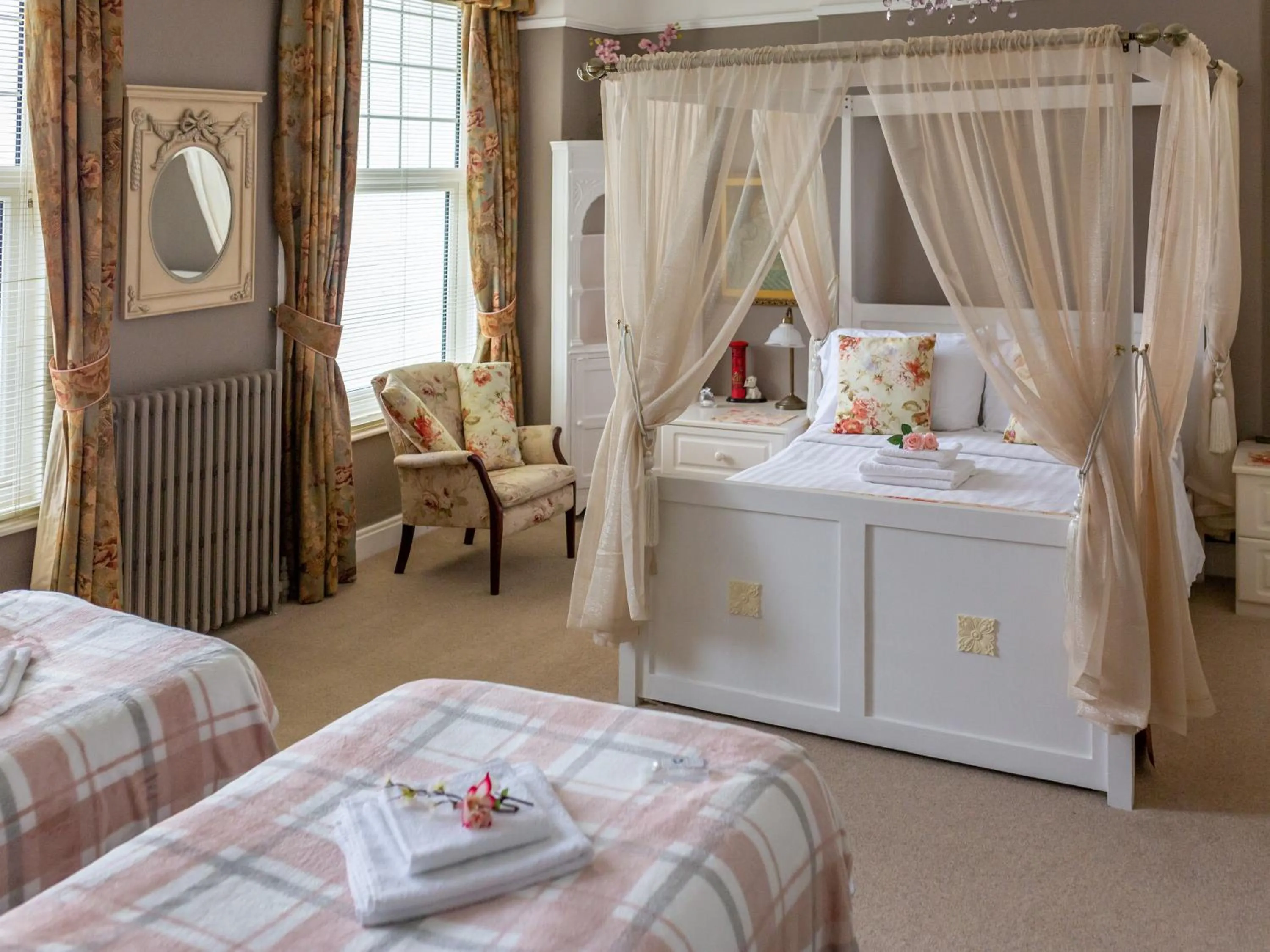 Bedroom, Bed in Plas Maenan