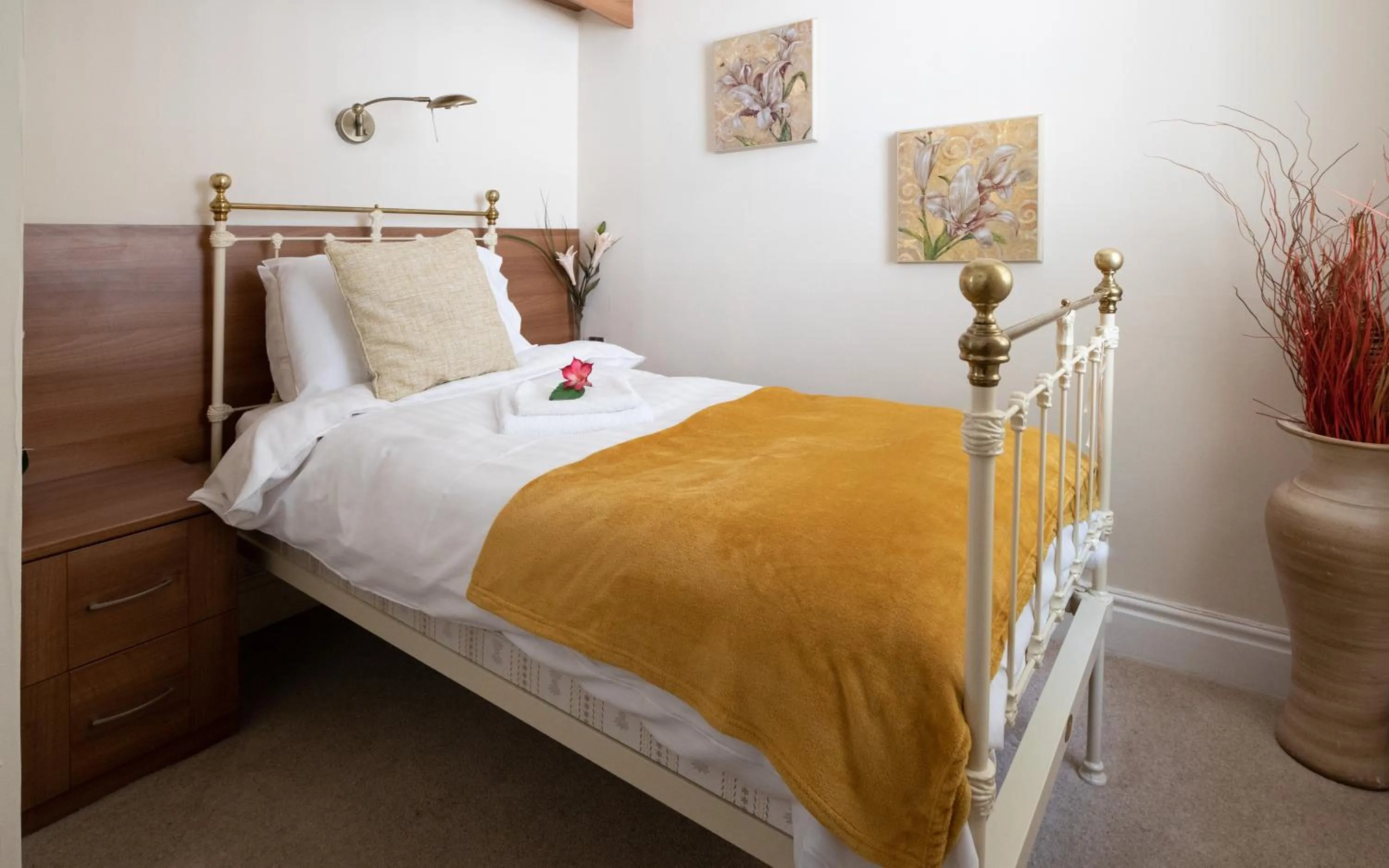 Bedroom, Bed in Plas Maenan