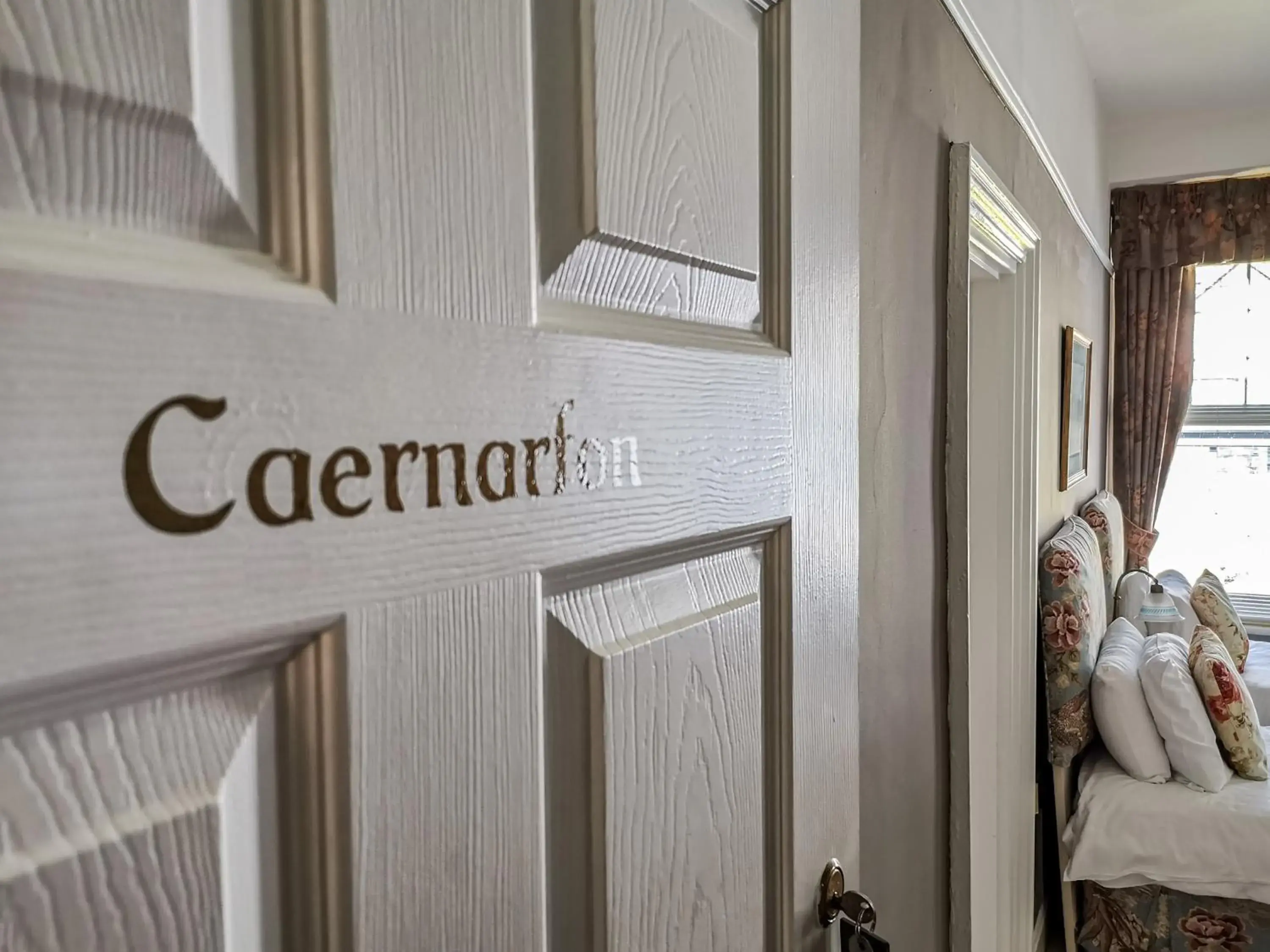 Quadruple Suite with Mountain View in Plas Maenan Quadruple Suite with Mountain View in Plas Maenan