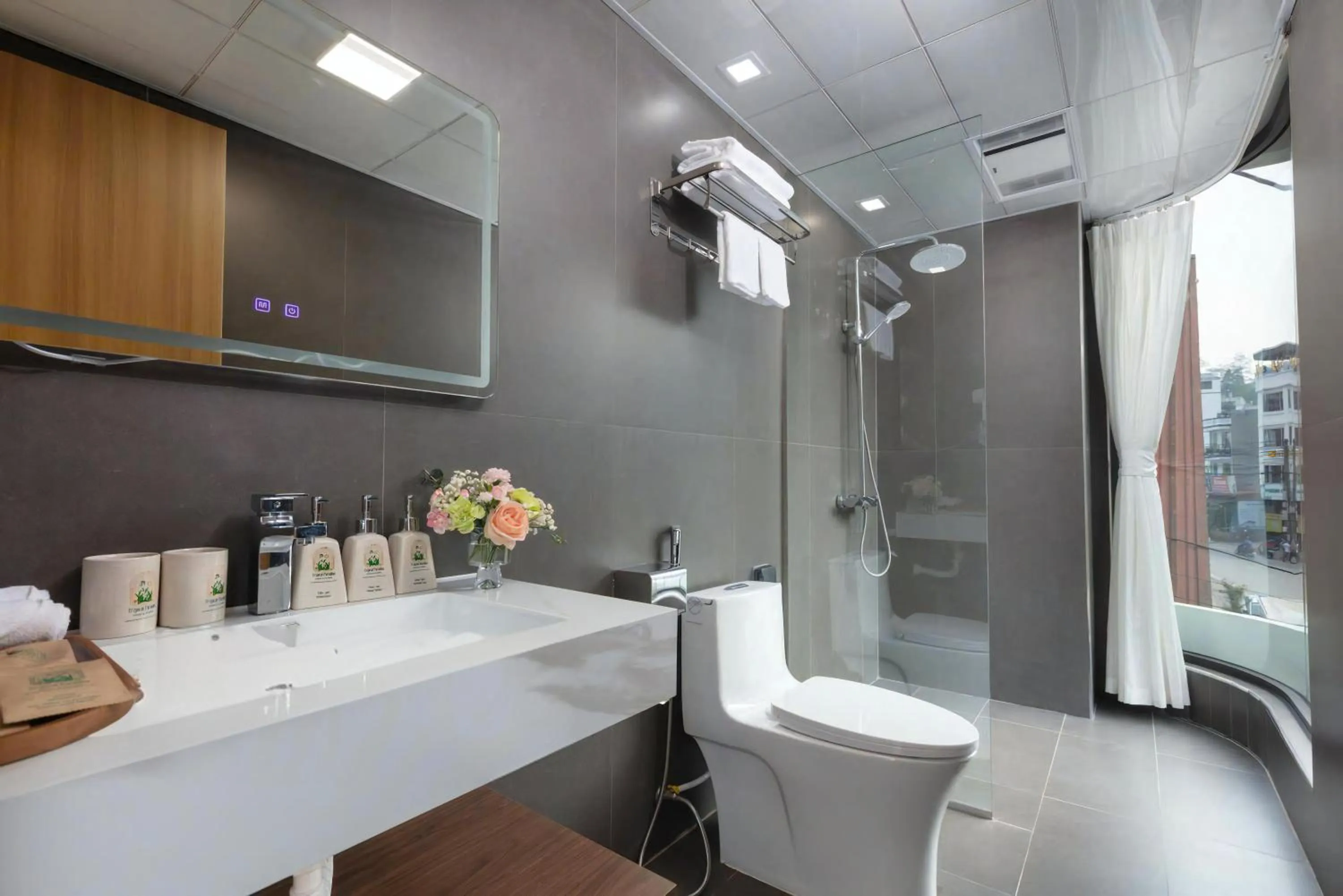 Toilet in Tropical Paradise Sapa Hotel & Tour