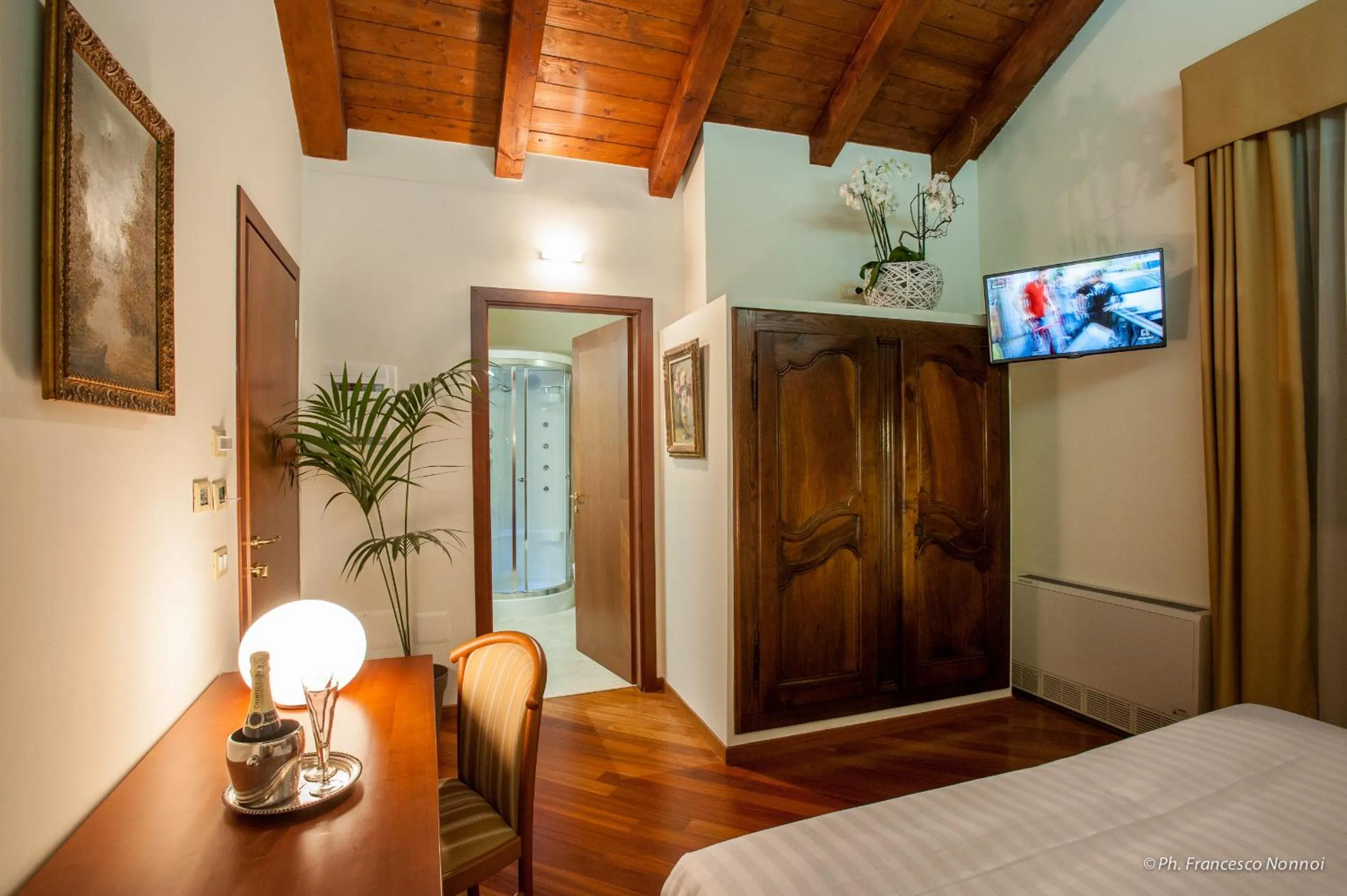 Living room, Bed in Hotel Flora