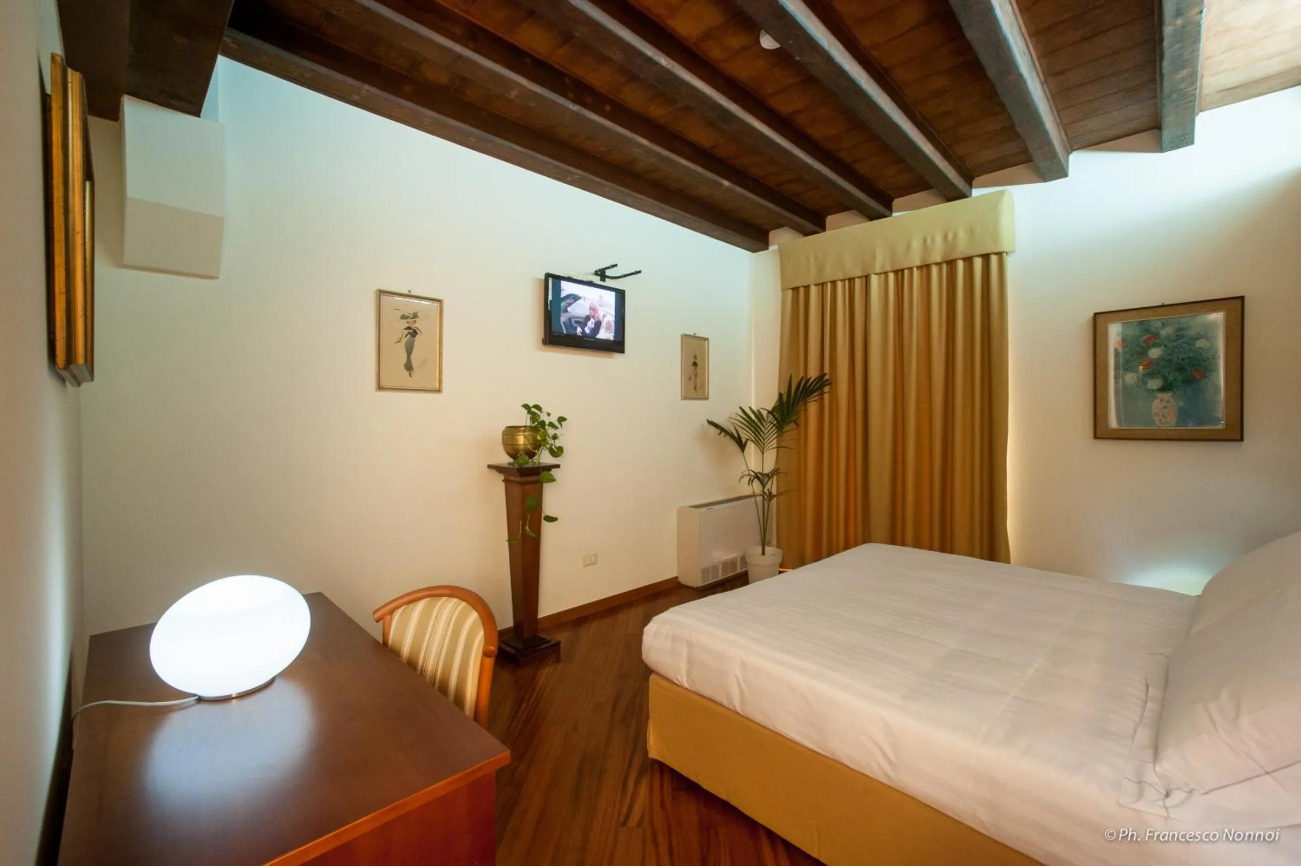 Decorative detail, Bed in Hotel Flora