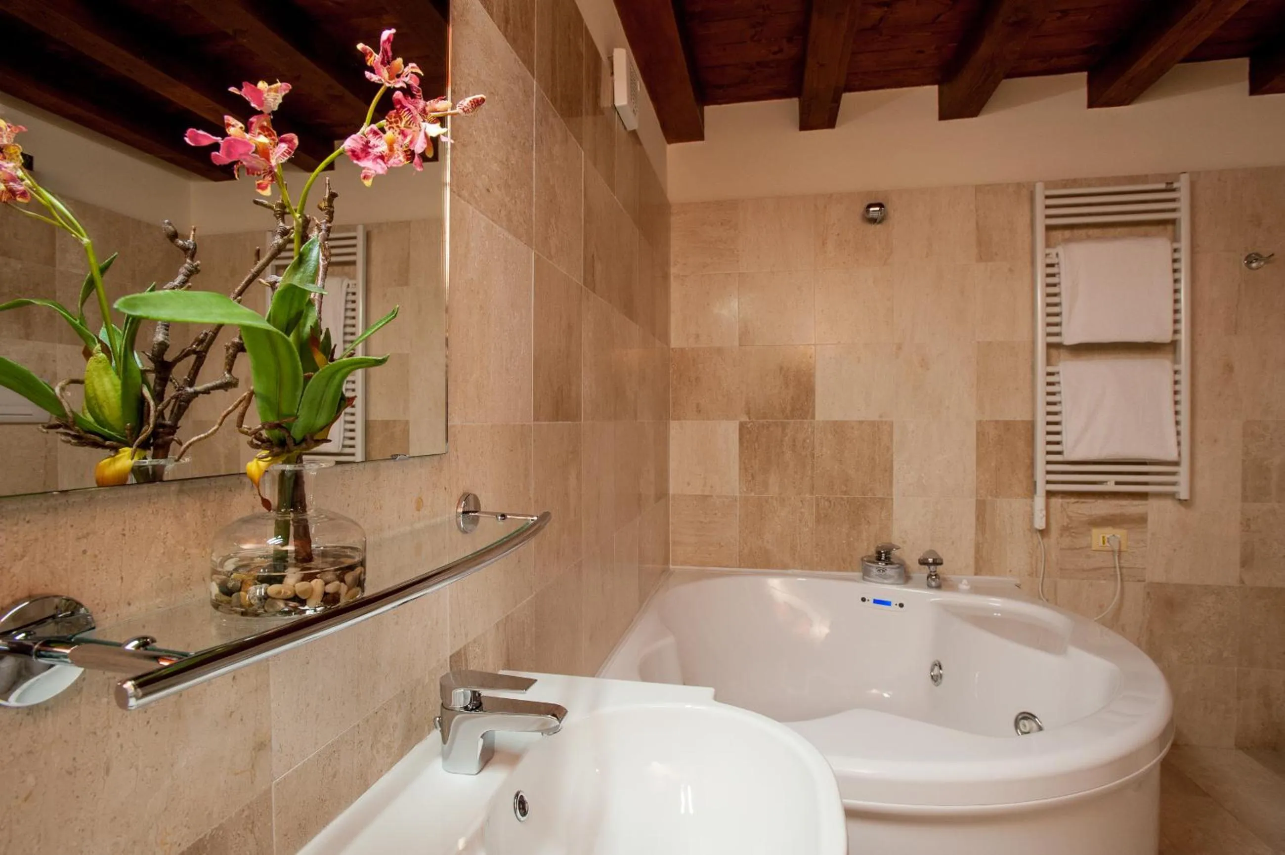 Toilet in Hotel Flora